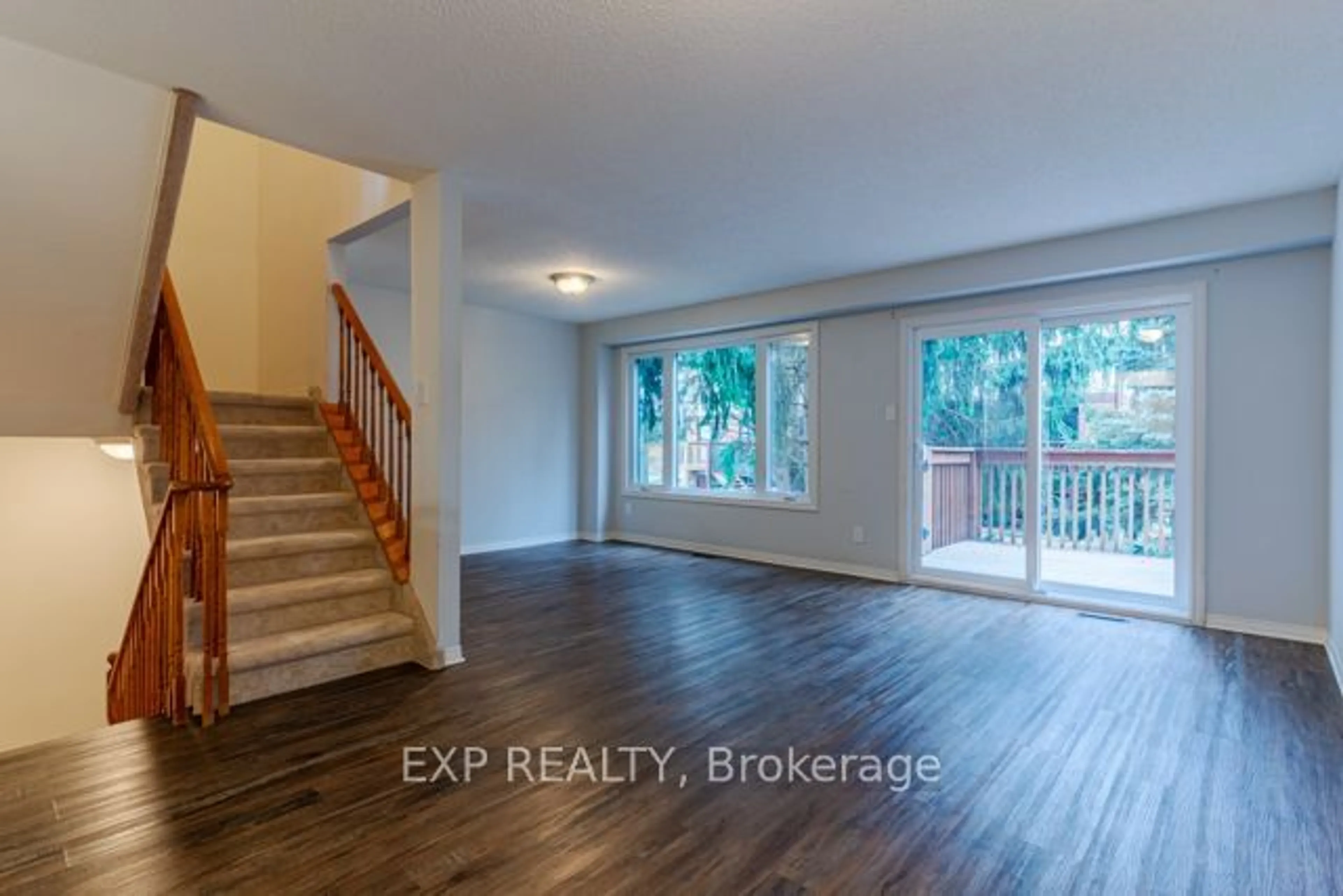 Indoor entryway for 83 Green Briar Rd, New Tecumseth Ontario L9R 1R7