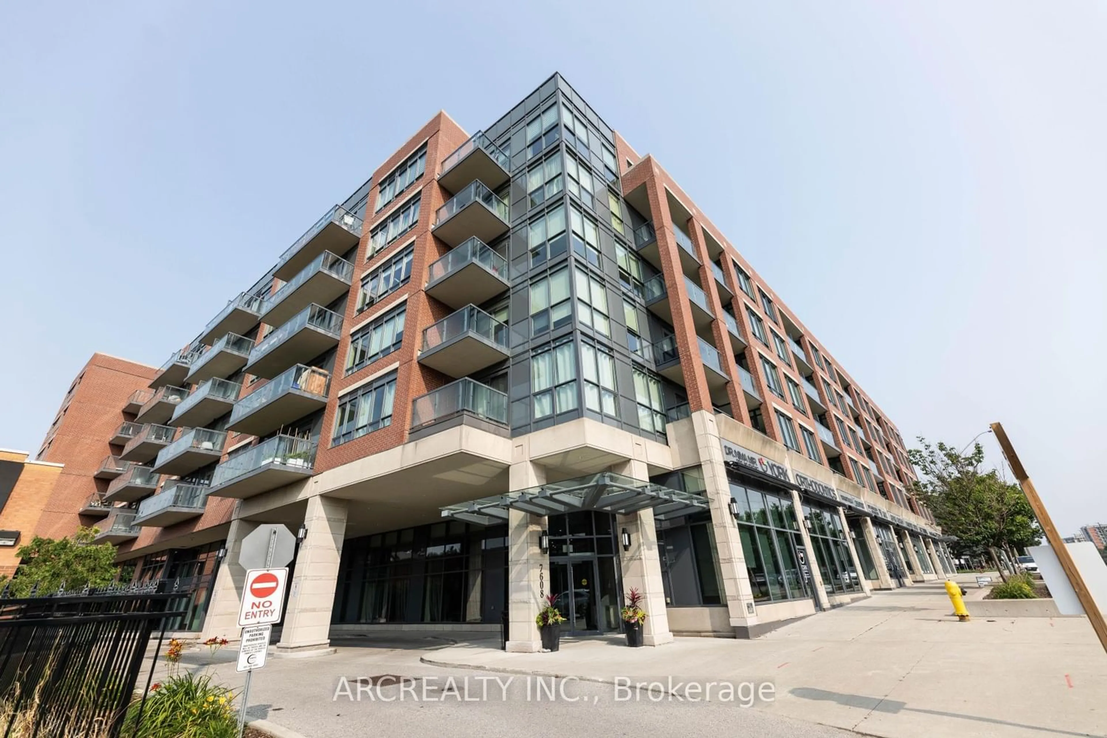 A pic from exterior of the house or condo for 7608 Yonge St #618, Vaughan Ontario L4J 0J5