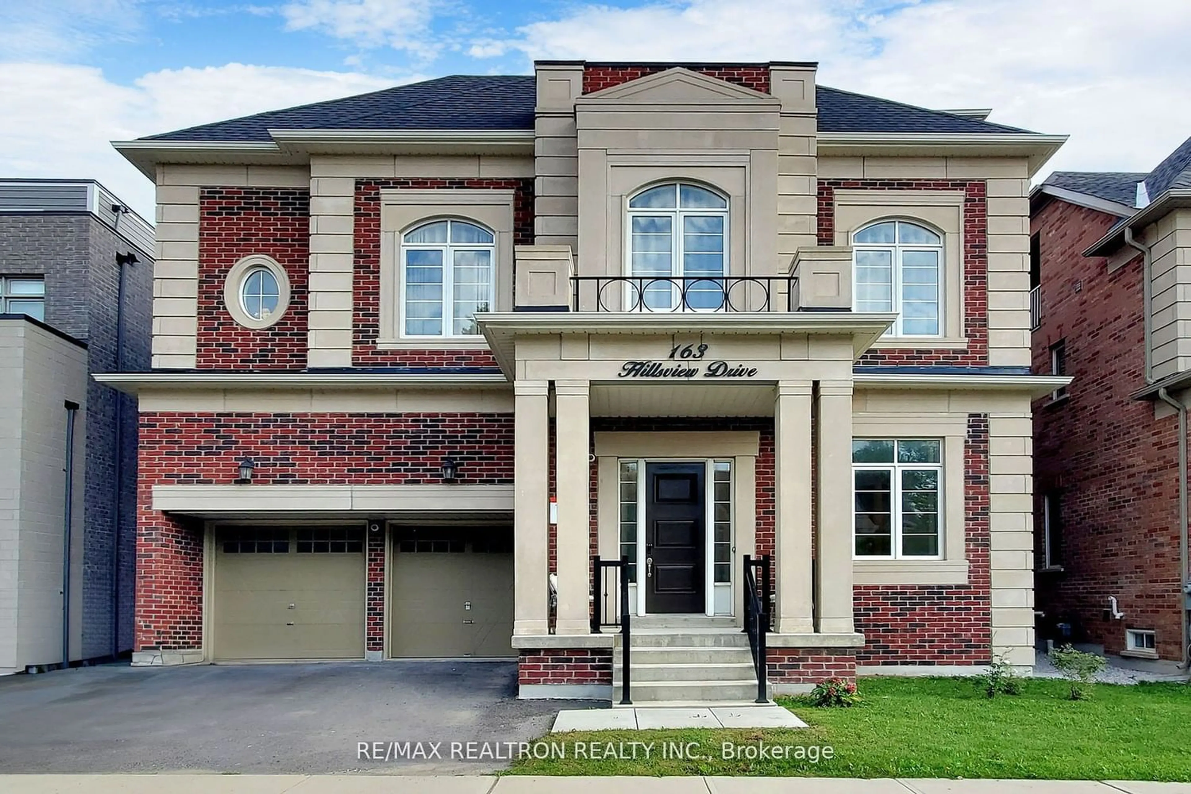 Home with brick exterior material for 163 Hillsview Dr, Richmond Hill Ontario L4C 8R3