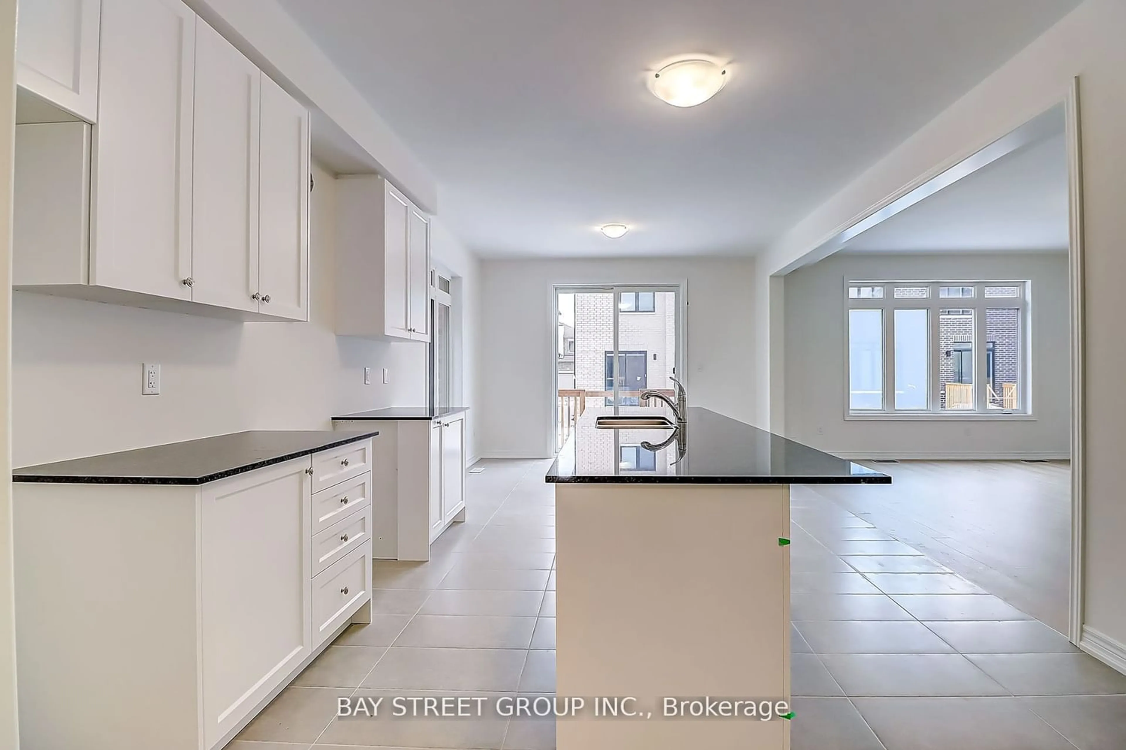 Standard kitchen for 309 Boundary Blvd, Whitchurch-Stouffville Ontario L6B 1A8