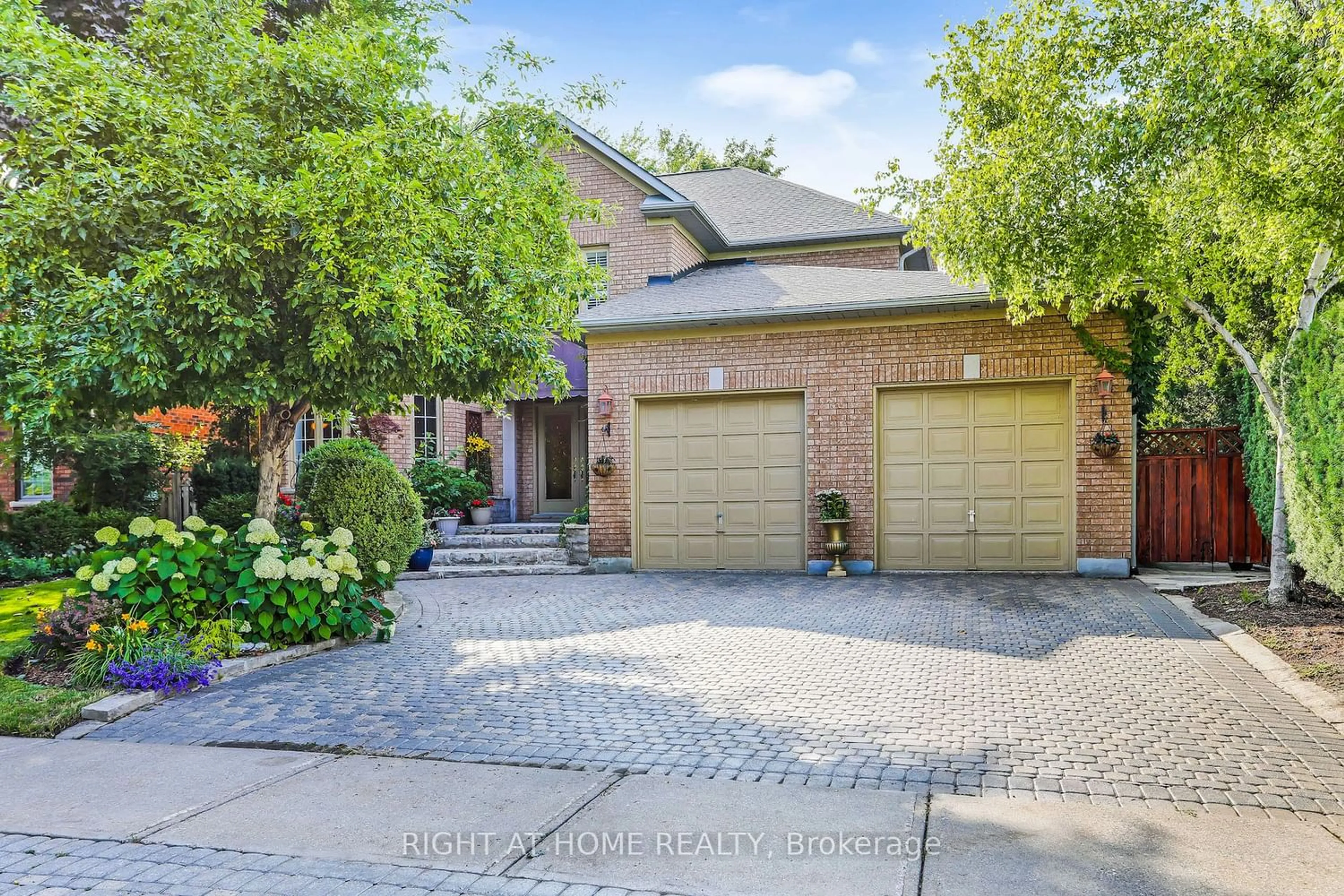 Home with brick exterior material for 40 King's Cross Ave, Richmond Hill Ontario L4B 2S9