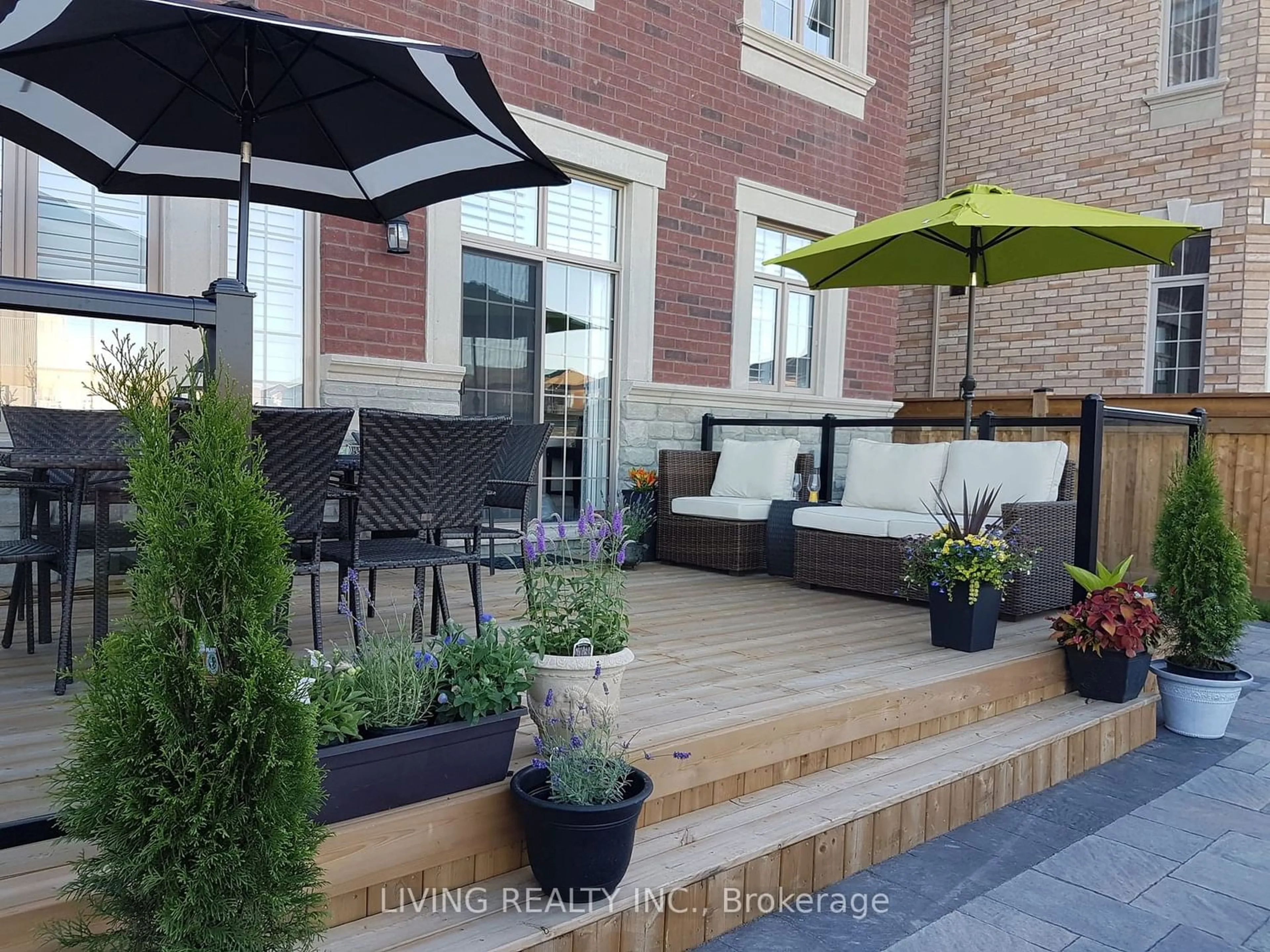 Patio for 103 Chaiwood Crt, Vaughan Ontario L6A 0Z9