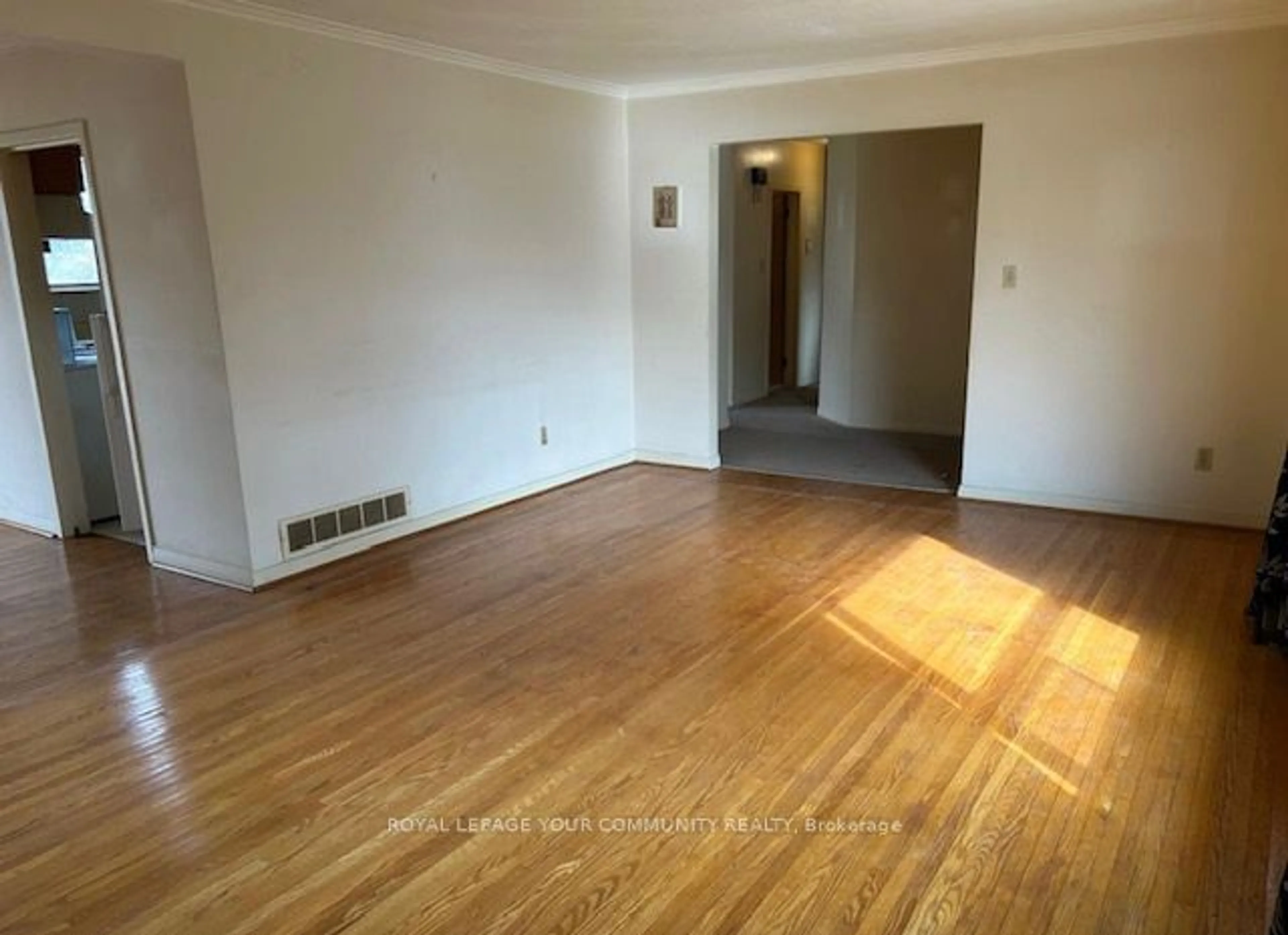 A pic of a room for 14 May Ave, Richmond Hill Ontario L4C 3S6