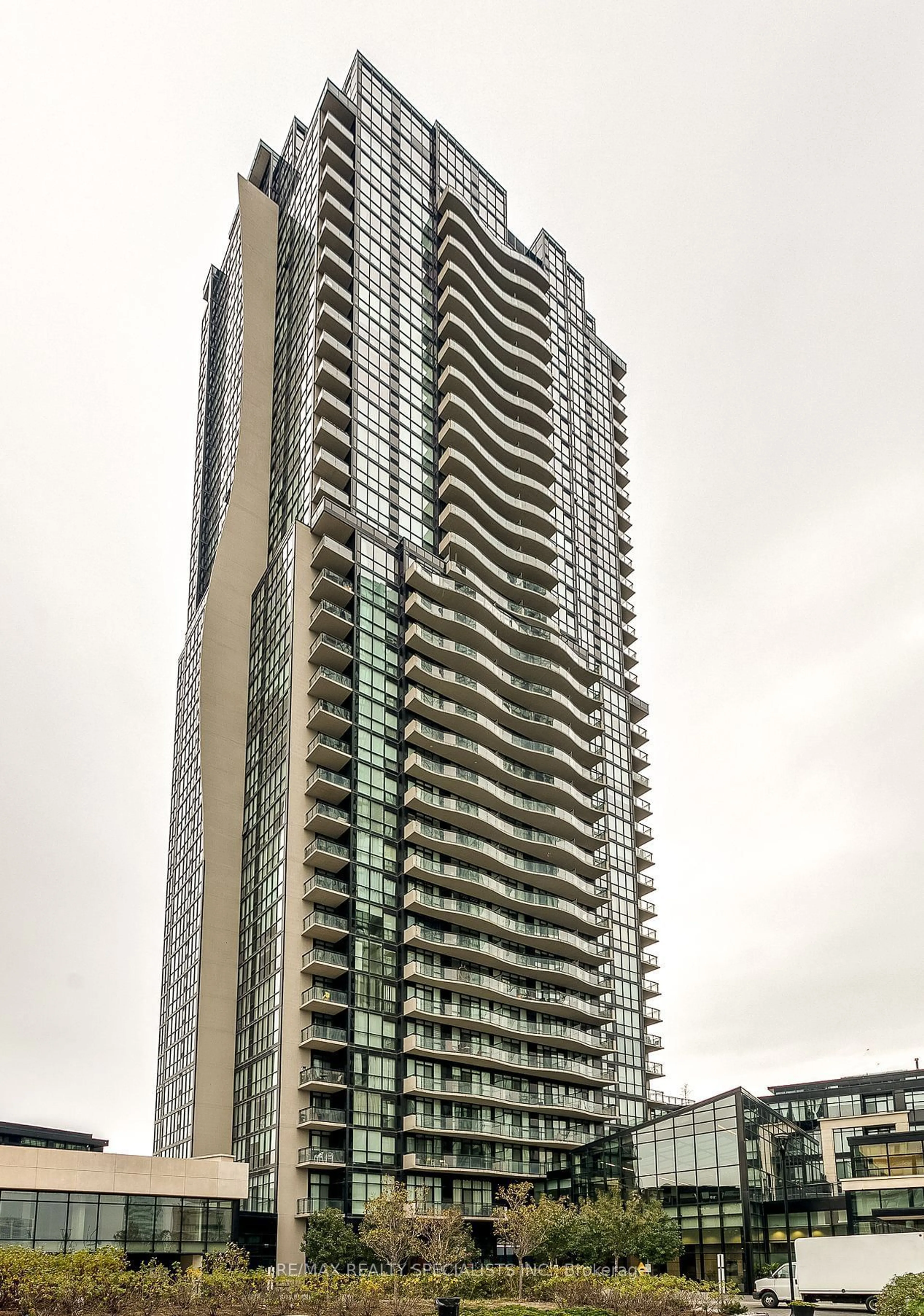 A pic from exterior of the house or condo for 2900 Highway 7 #1003, Vaughan Ontario L4K 0G3