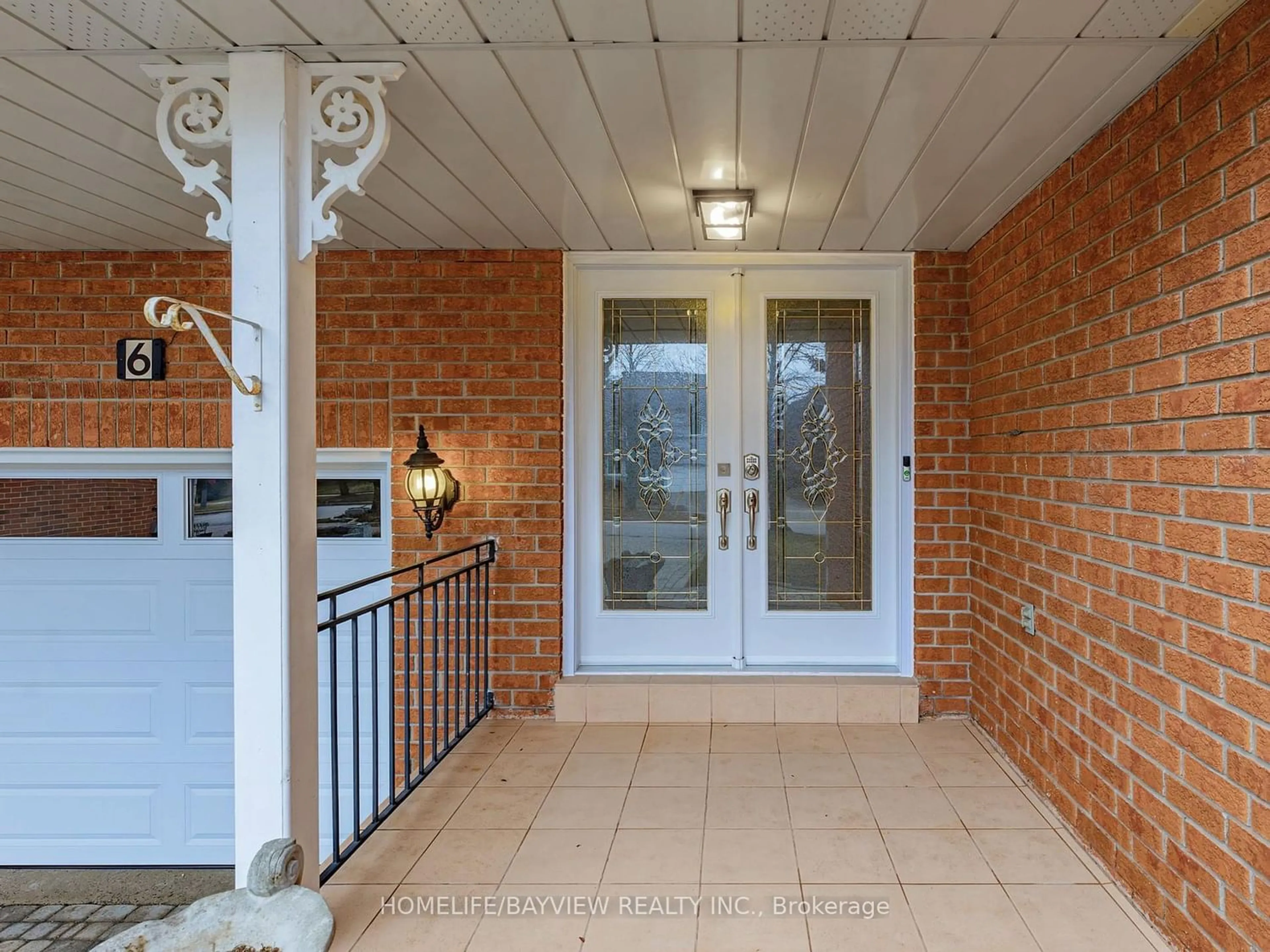 Indoor entryway for 6 Dalewood Dr, Richmond Hill Ontario L4B 3C3