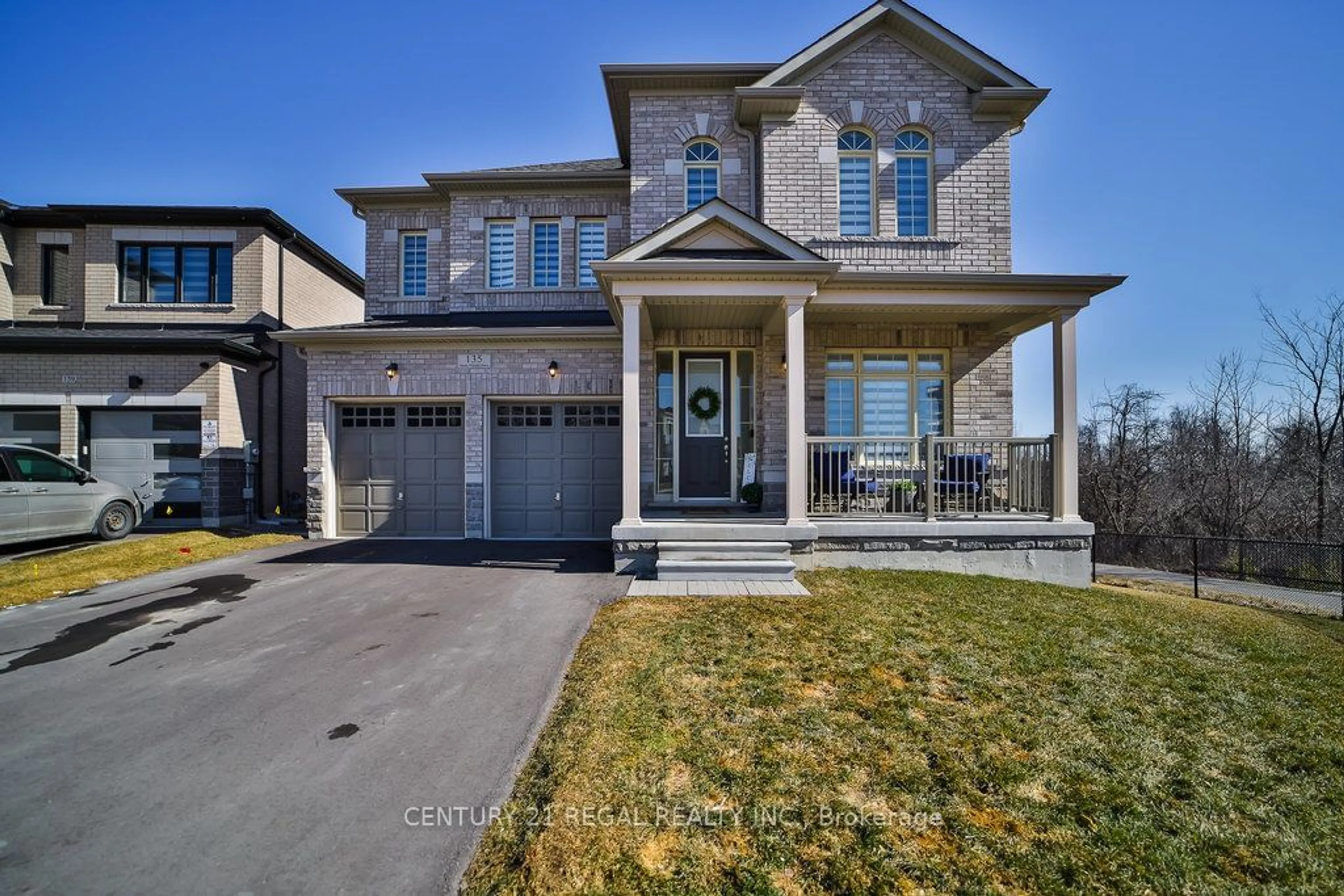 Frontside or backside of a home for 135 Steam Whistle Dr, Whitchurch-Stouffville Ontario L4A 4X5