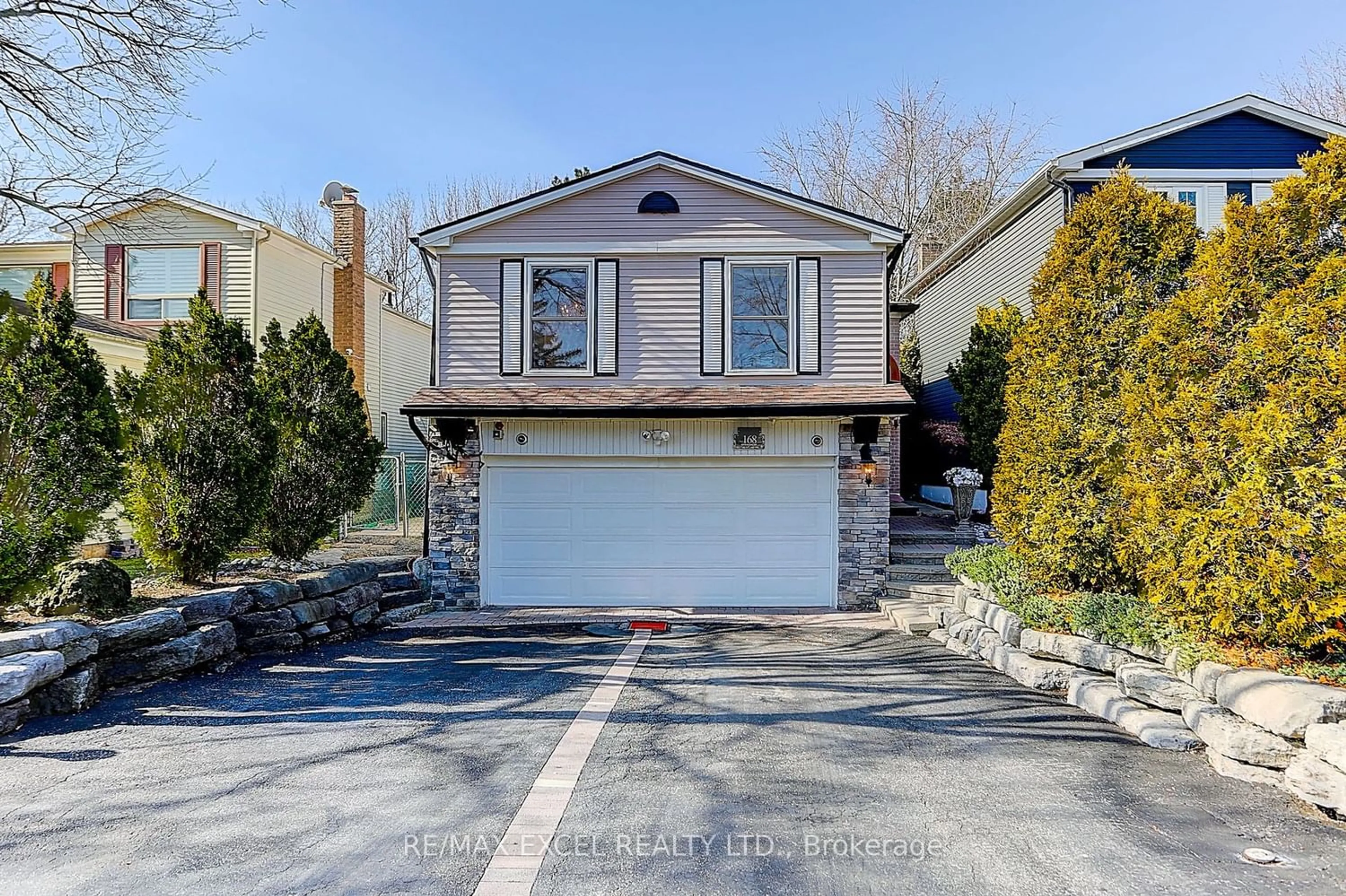 Frontside or backside of a home for 168 Springhead Gdns, Richmond Hill Ontario L4C 5C6