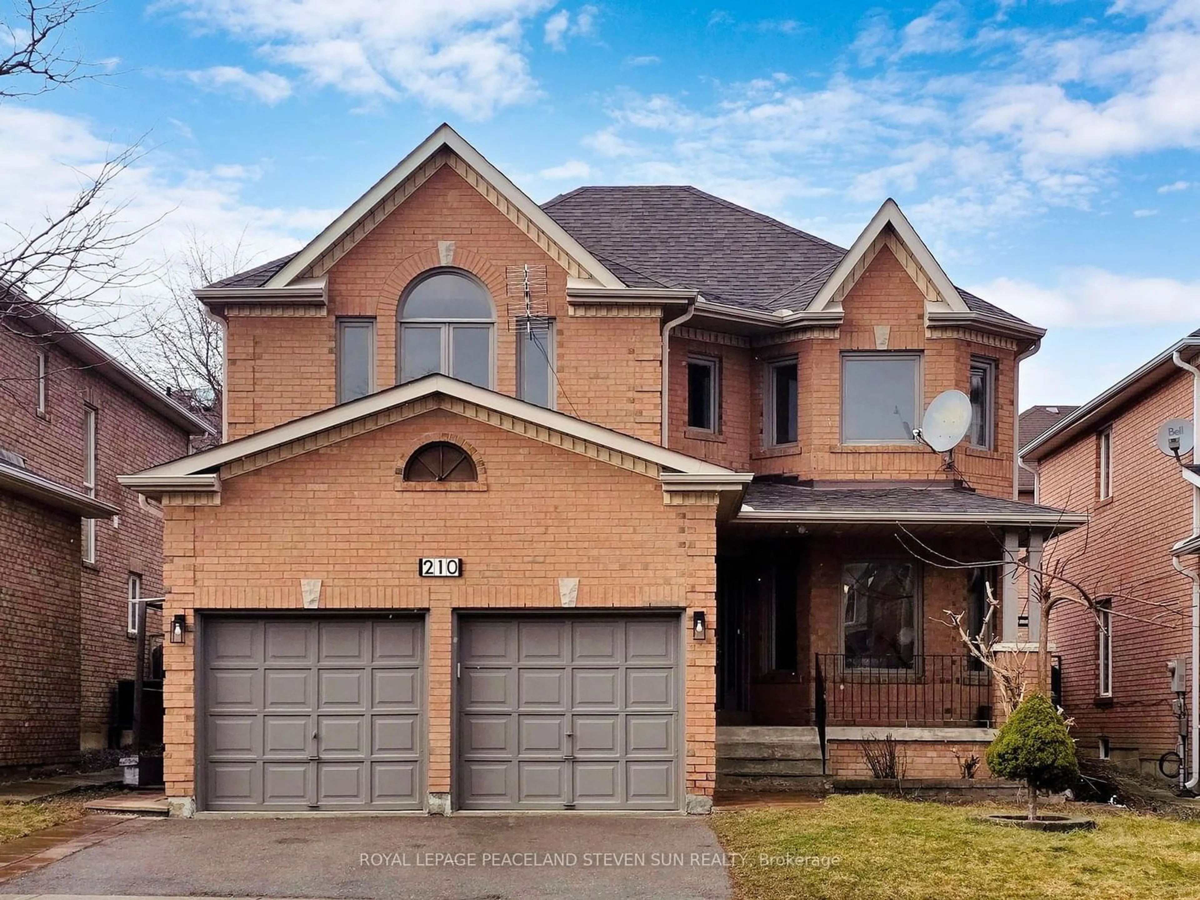 Home with brick exterior material for 210 Canyon Hill Ave, Richmond Hill Ontario L4C 0R4