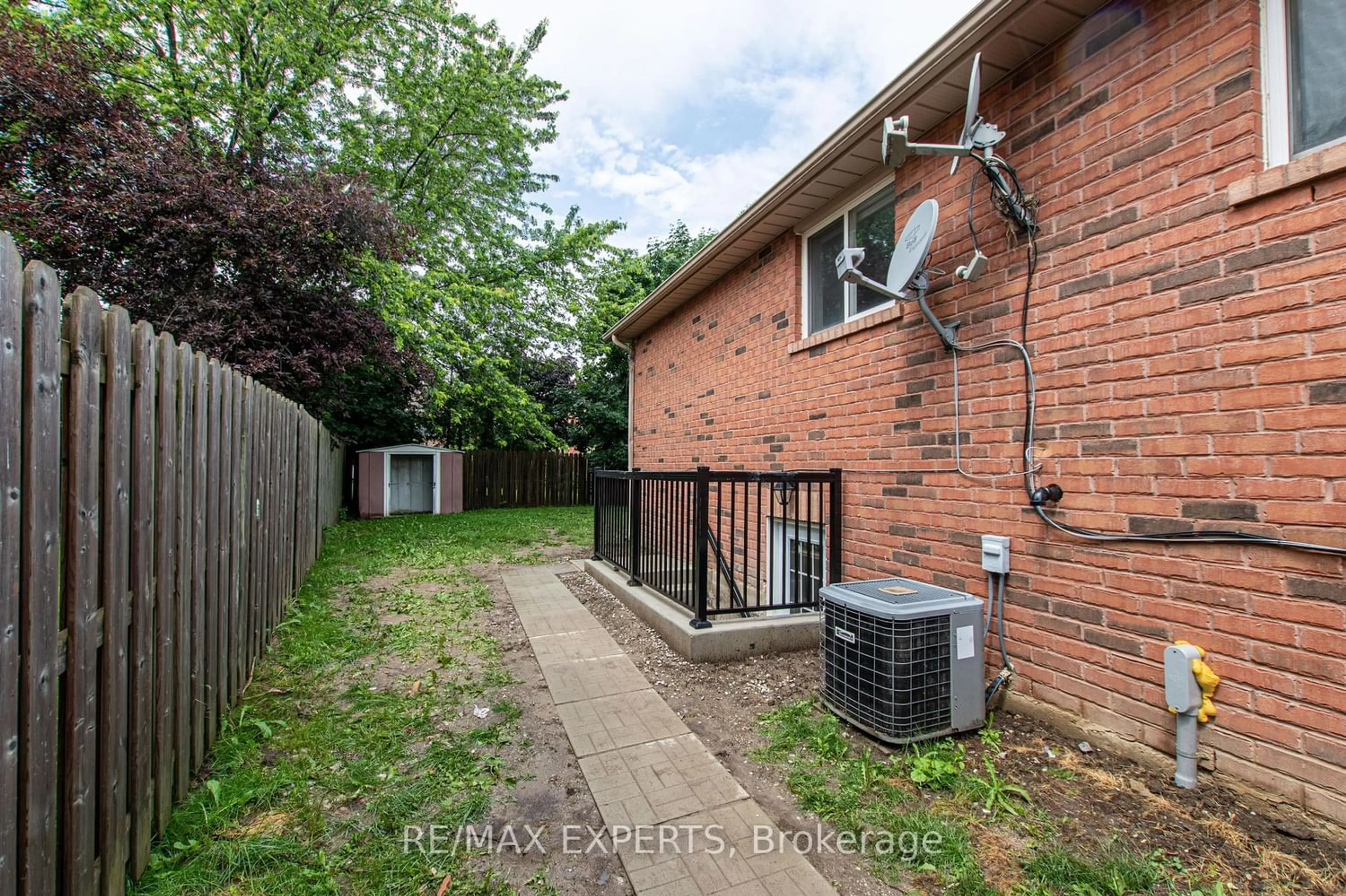 Patio for 1336 Vincent Cres, Innisfil Ontario L9S 1Z8