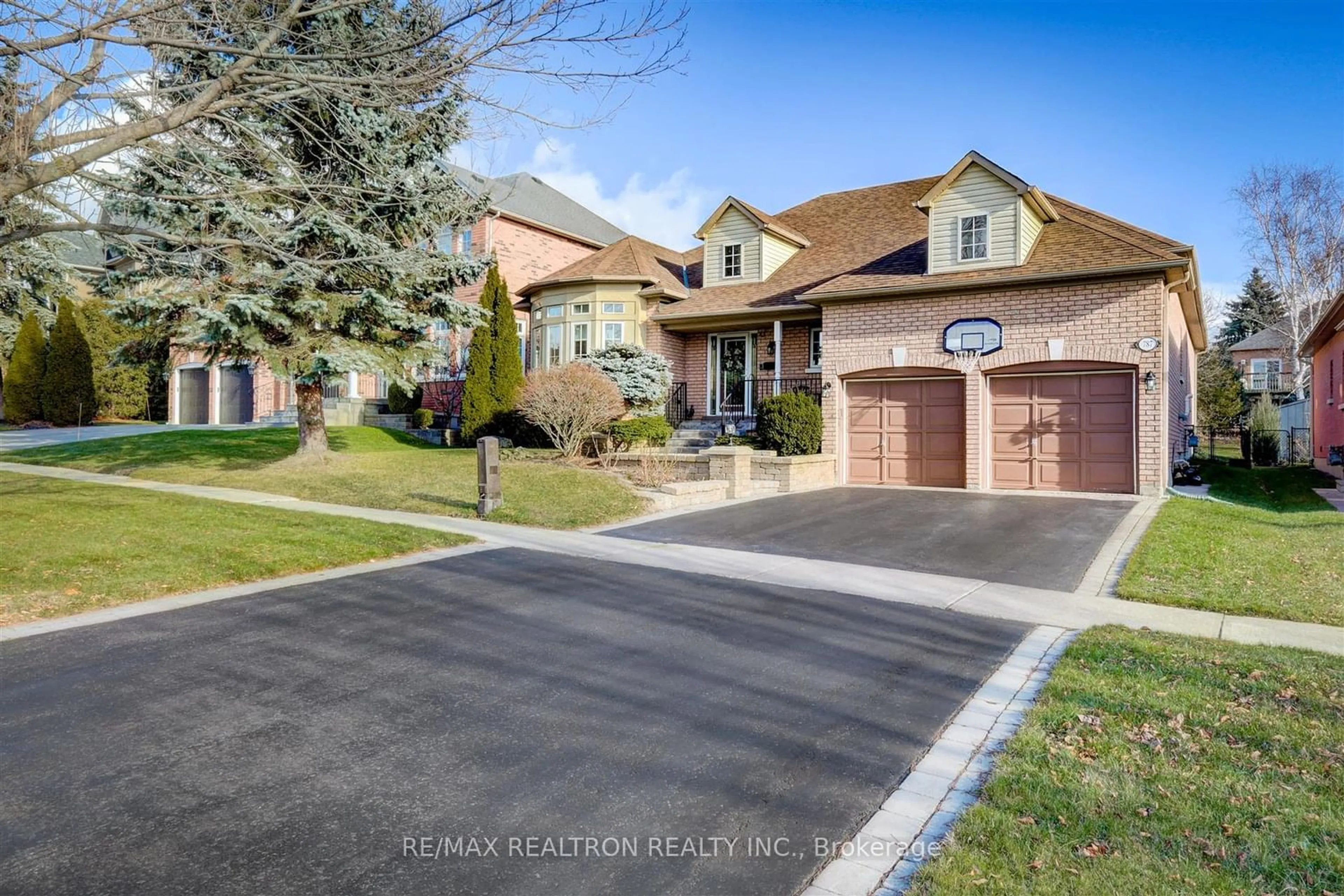 Frontside or backside of a home for 787 Foxcroft Blvd, Newmarket Ontario L3X 1M8