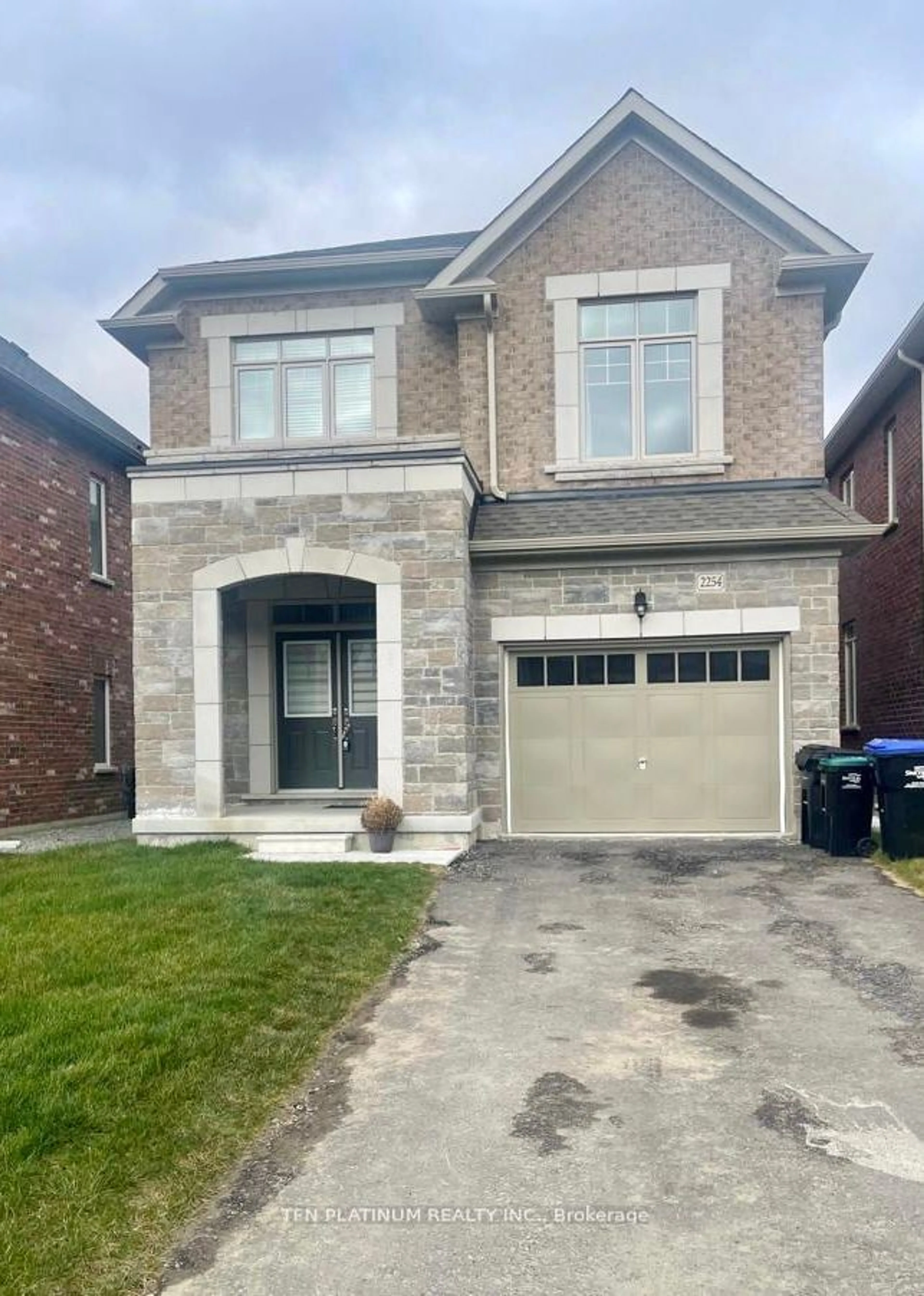 Home with brick exterior material for 2254 Grainger Lp, Innisfil Ontario L9S 0N1