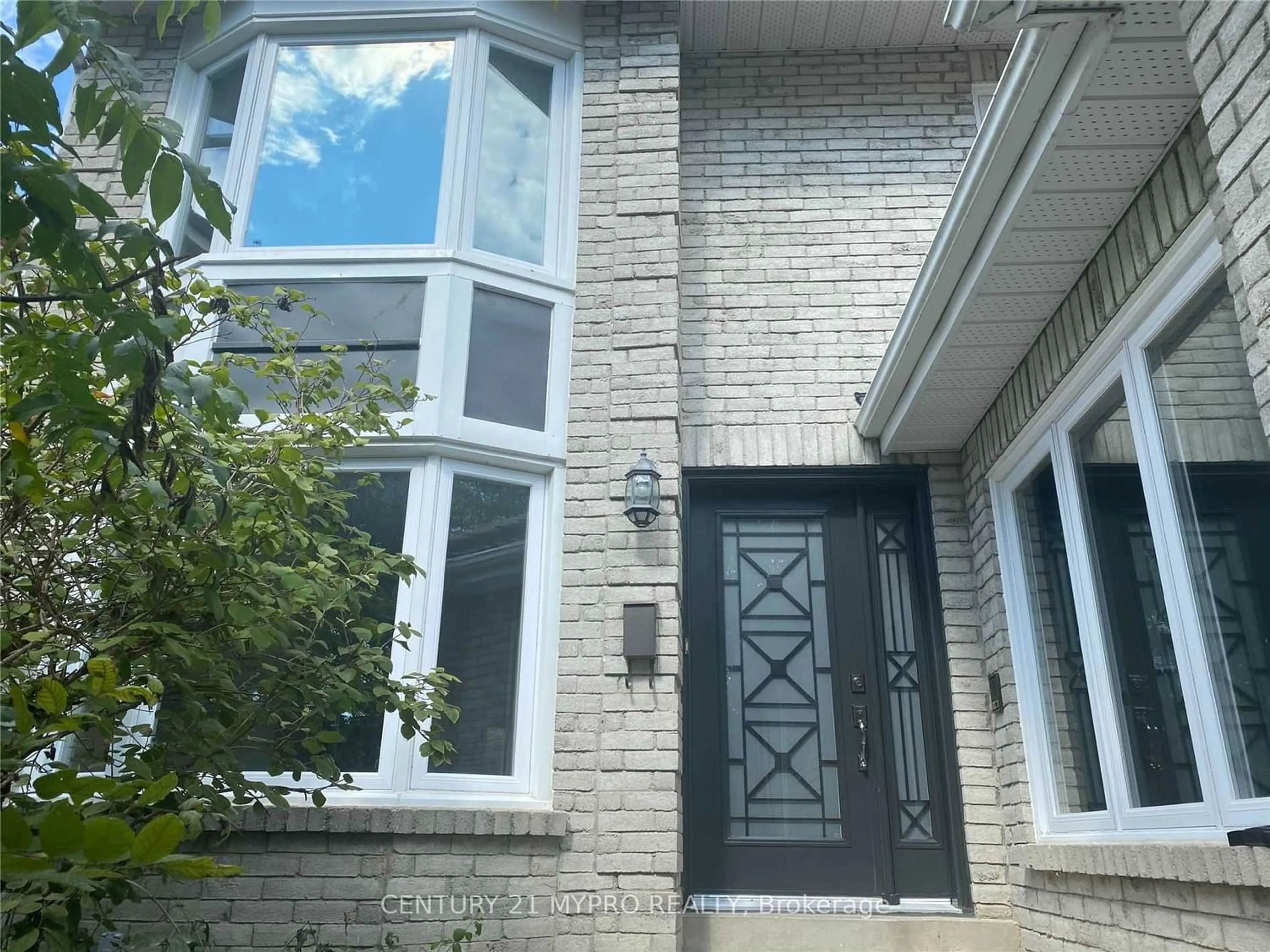A pic from exterior of the house or condo for 6 Barlow Rd, Markham Ontario L3R 8A3