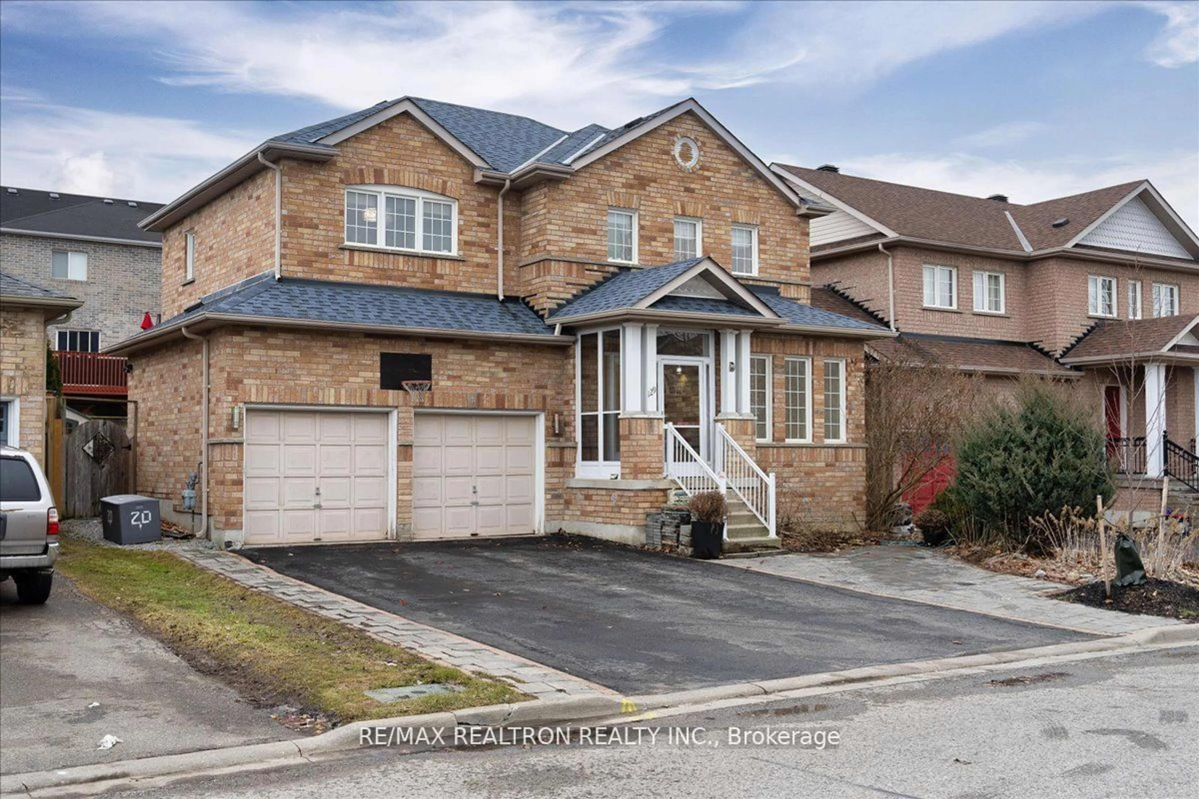 Frontside or backside of a home for 129 Flagstone Way, Newmarket Ontario L3X 2Z8