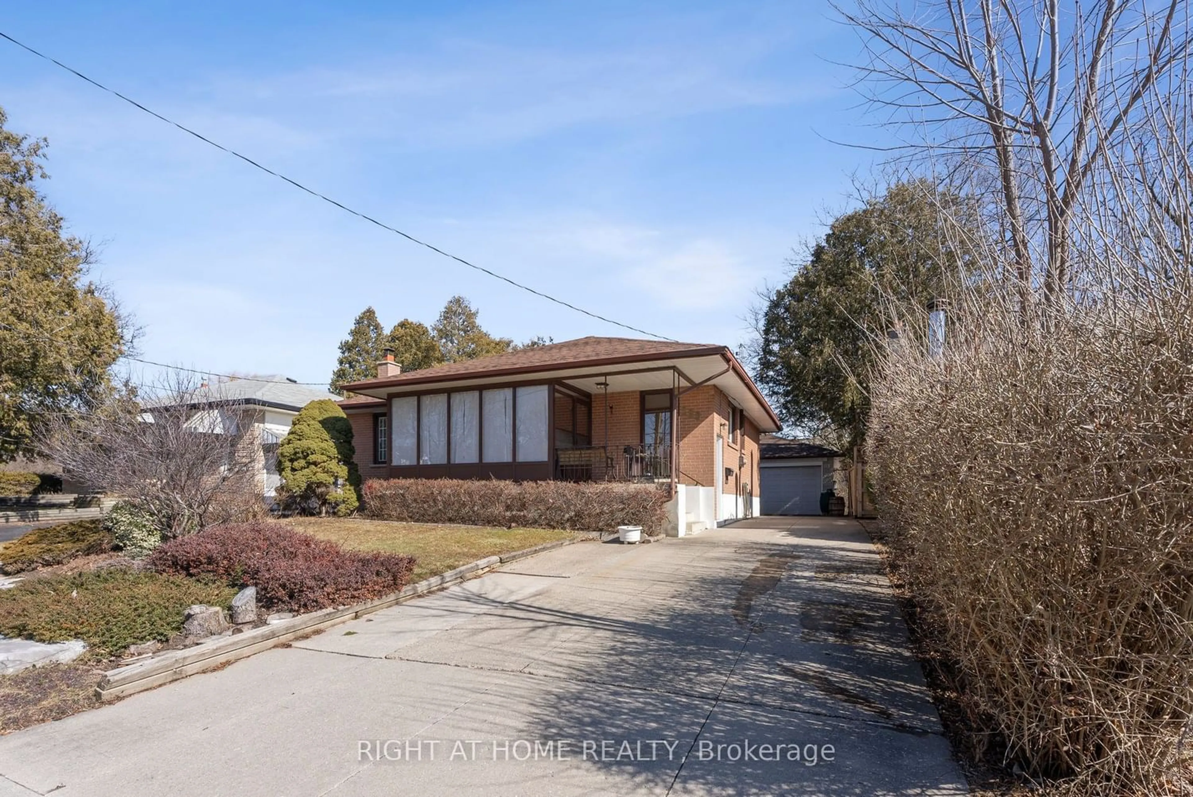 Frontside or backside of a home for 285 Lennox Ave, Richmond Hill Ontario L4C 2A4