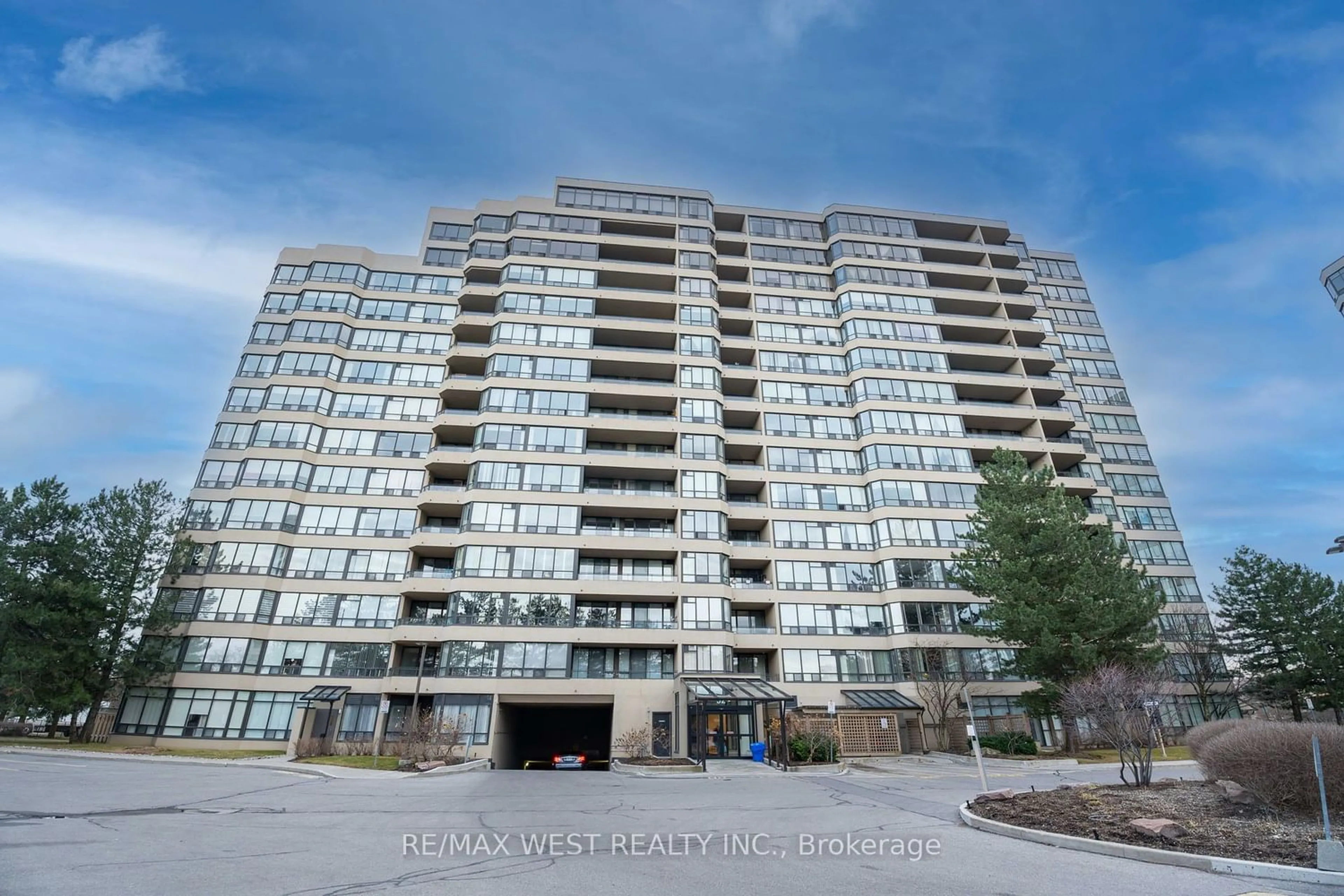 A pic from exterior of the house or condo for 32 Clarissa Dr #224, Richmond Hill Ontario L4C 9R7