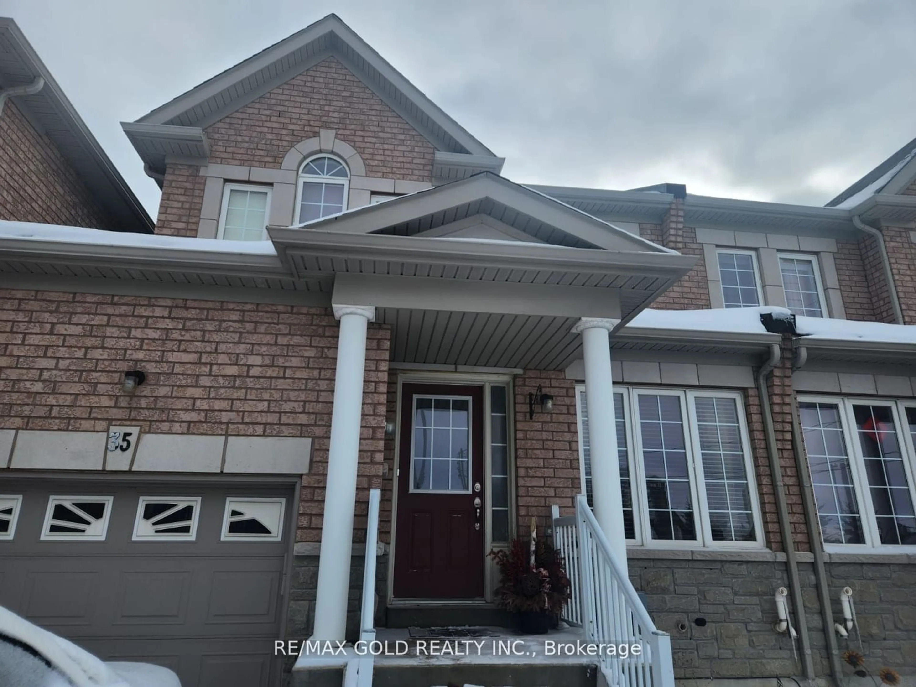 Frontside or backside of a home for 35 Westcliffe Cres, Richmond Hill Ontario L4E 0P6