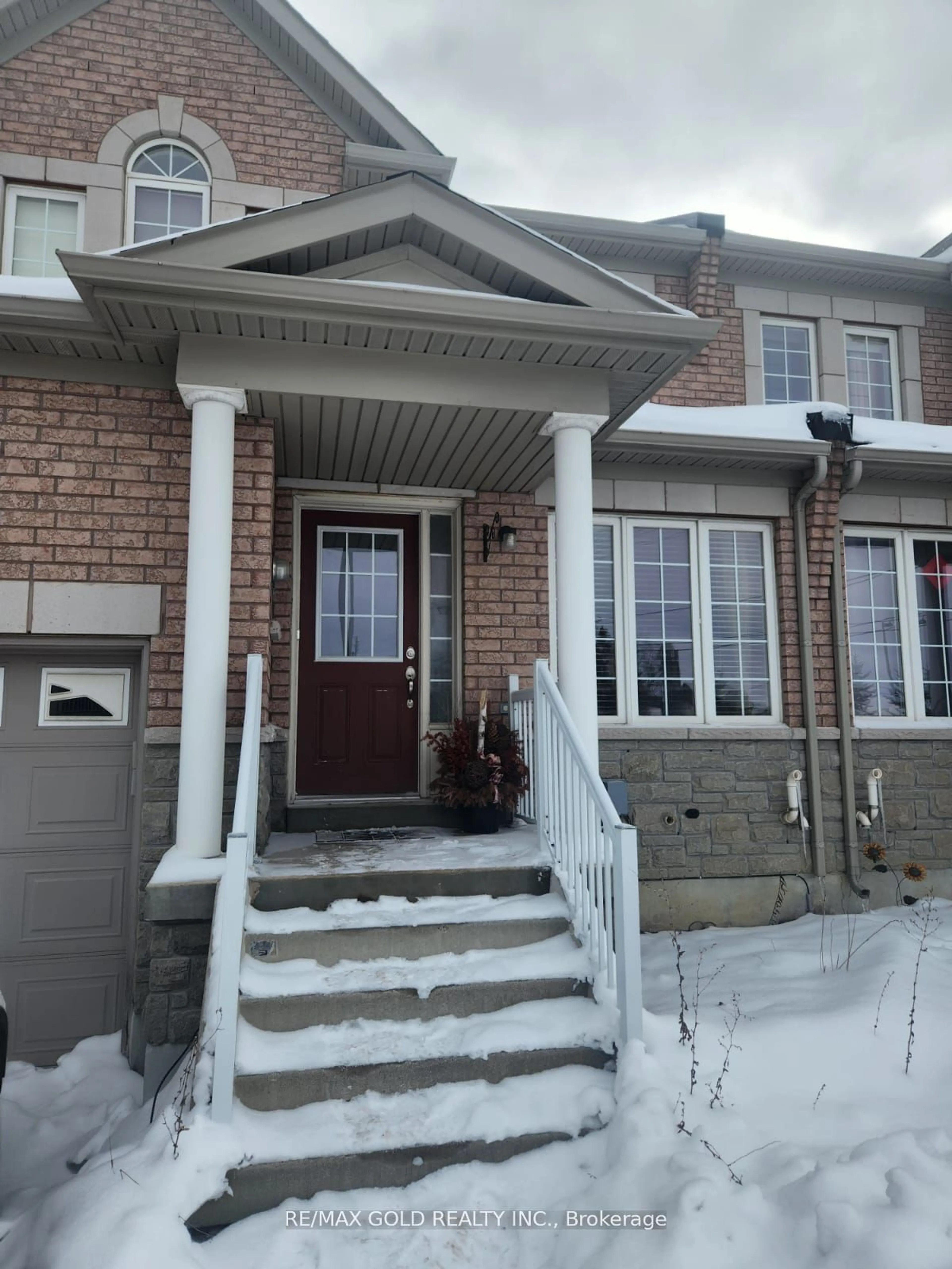 Outside view for 35 Westcliffe Cres, Richmond Hill Ontario L4E 0P6