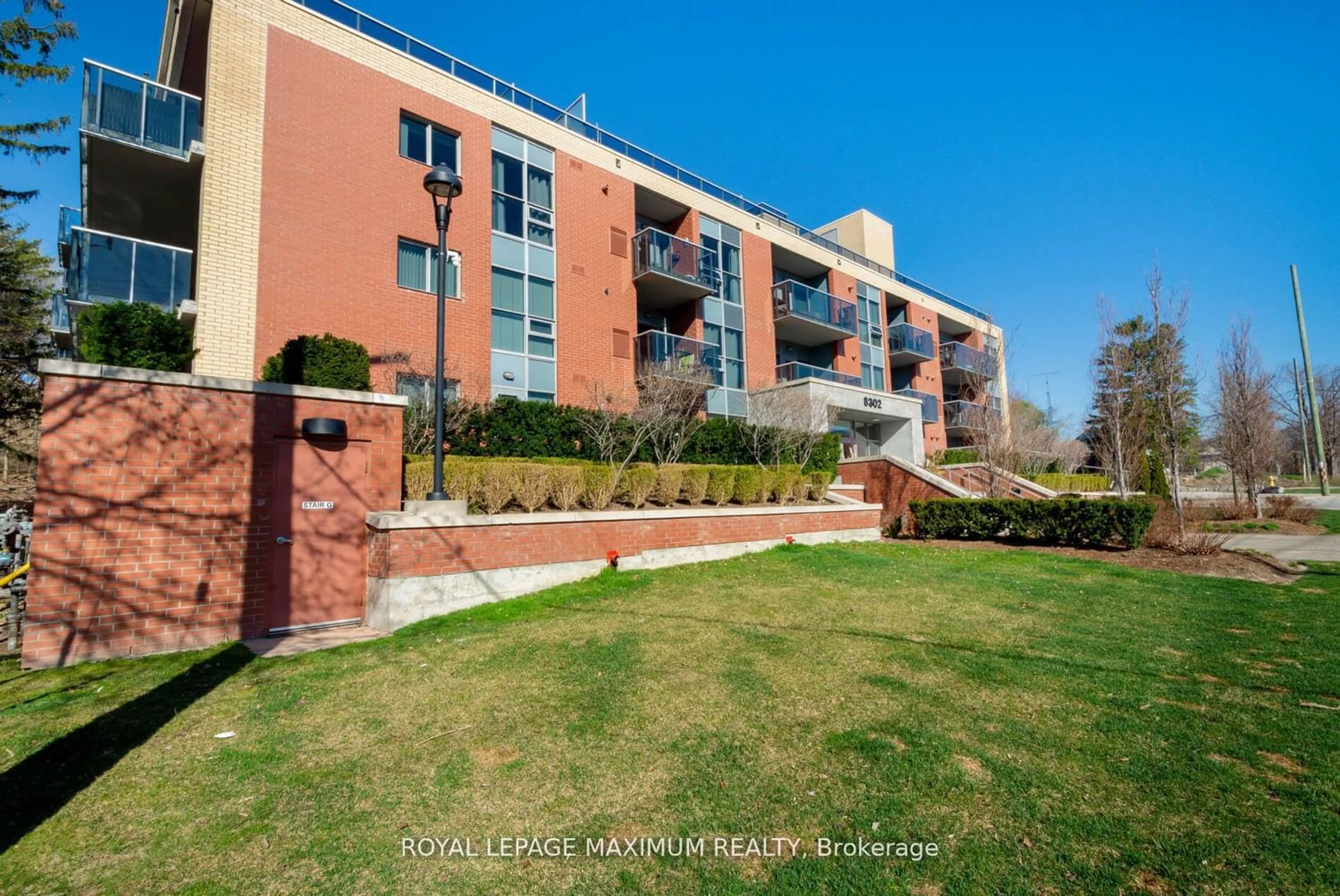 A pic from exterior of the house or condo for 8302 Islington Ave #211, Vaughan Ontario L4L 0E6