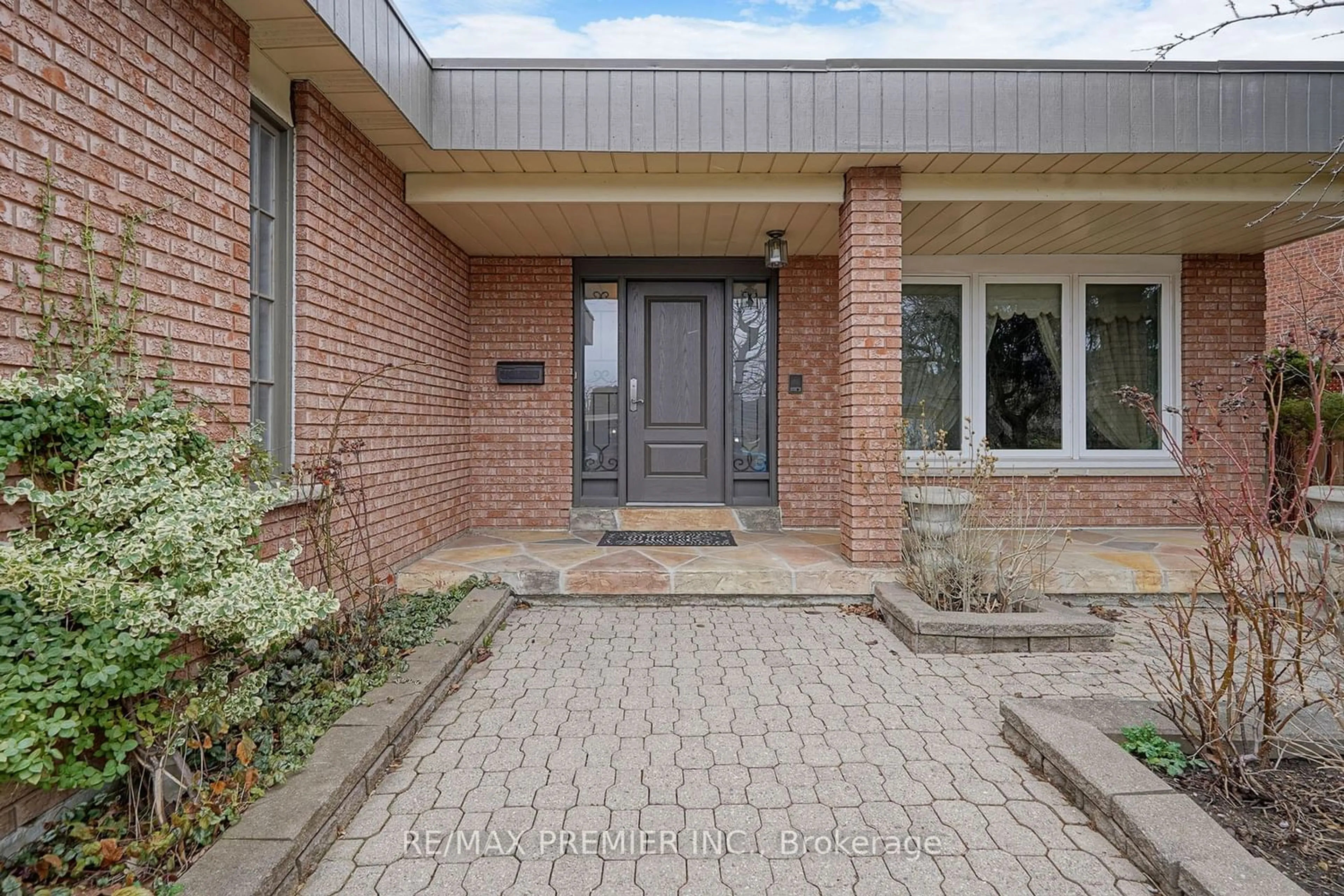 Home with brick exterior material for 136 Villa Park Dr, Vaughan Ontario L4L 3G7