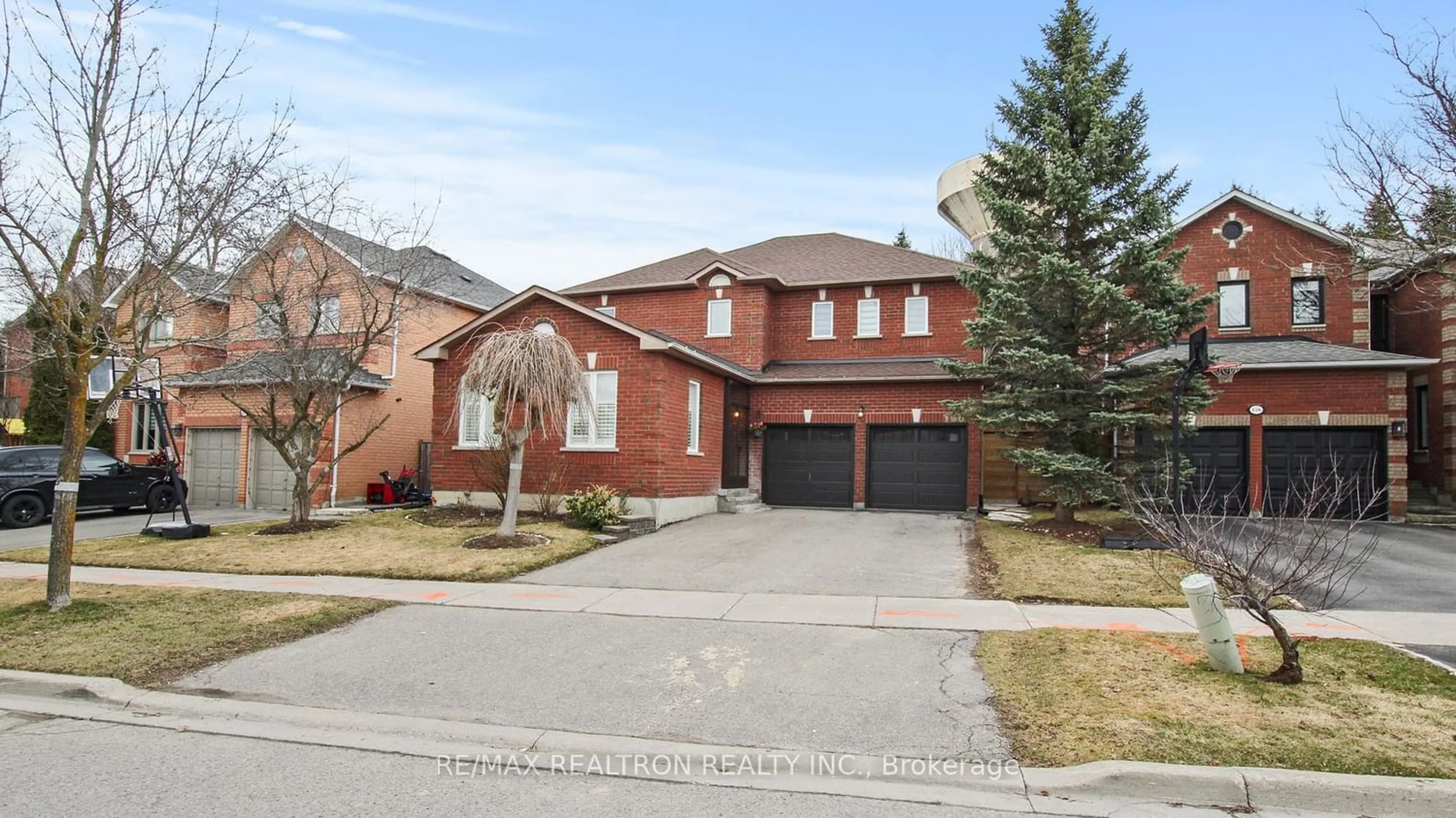 Frontside or backside of a home for 160 Carlyle Cres, Aurora Ontario L4G 6P8