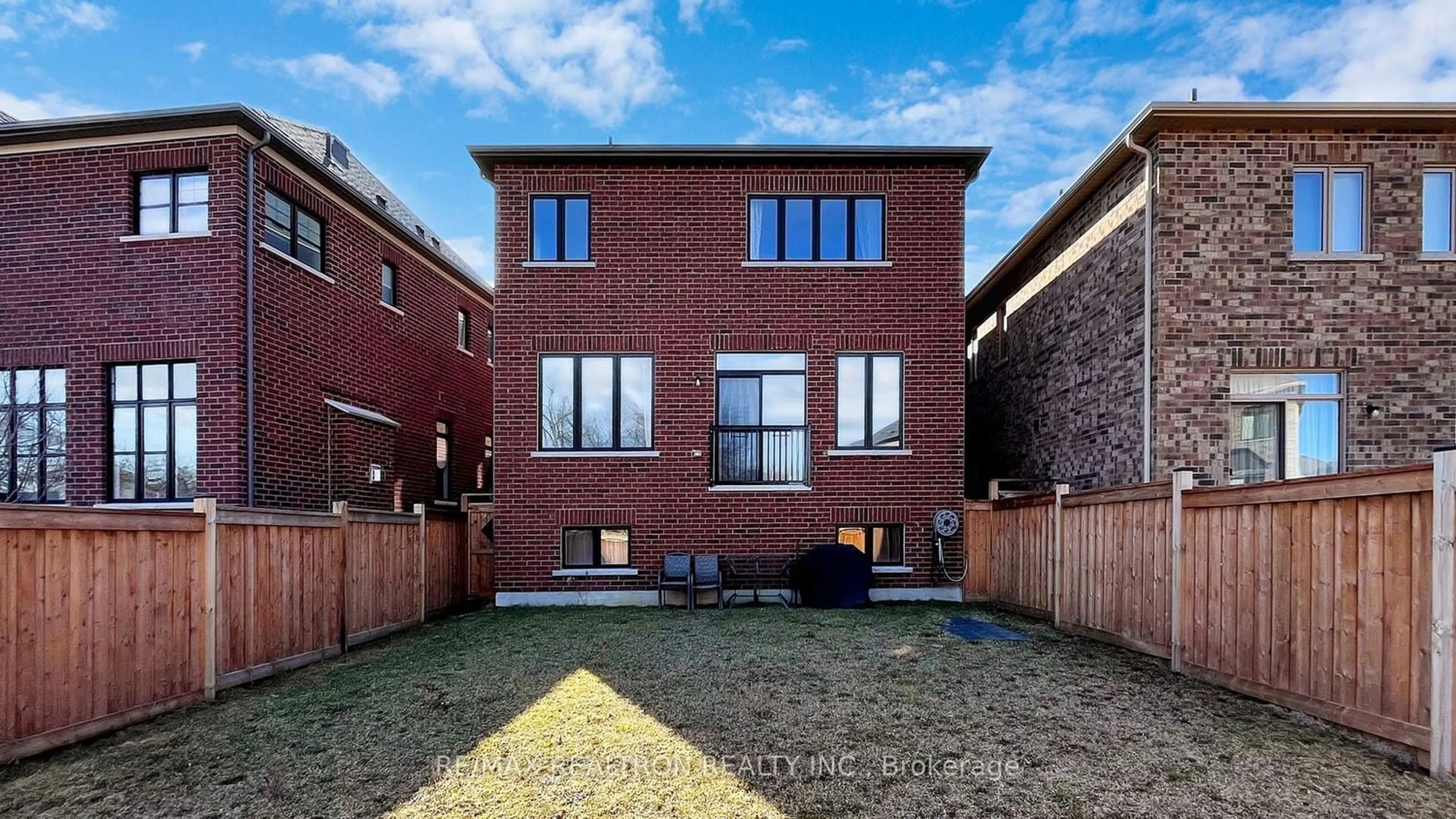 Home with brick exterior material for 127 Spofford Dr, Whitchurch-Stouffville Ontario L4A 4P7