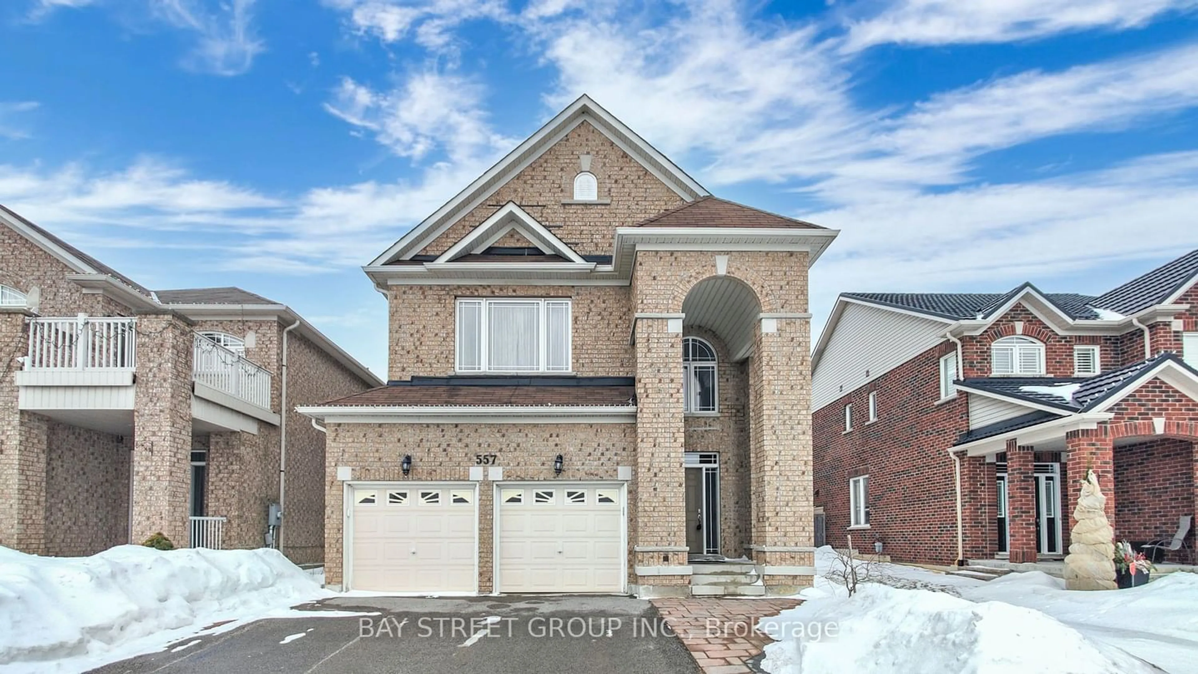 A pic from exterior of the house or condo for 557 Woodspring Ave, Newmarket Ontario L9N 0C2