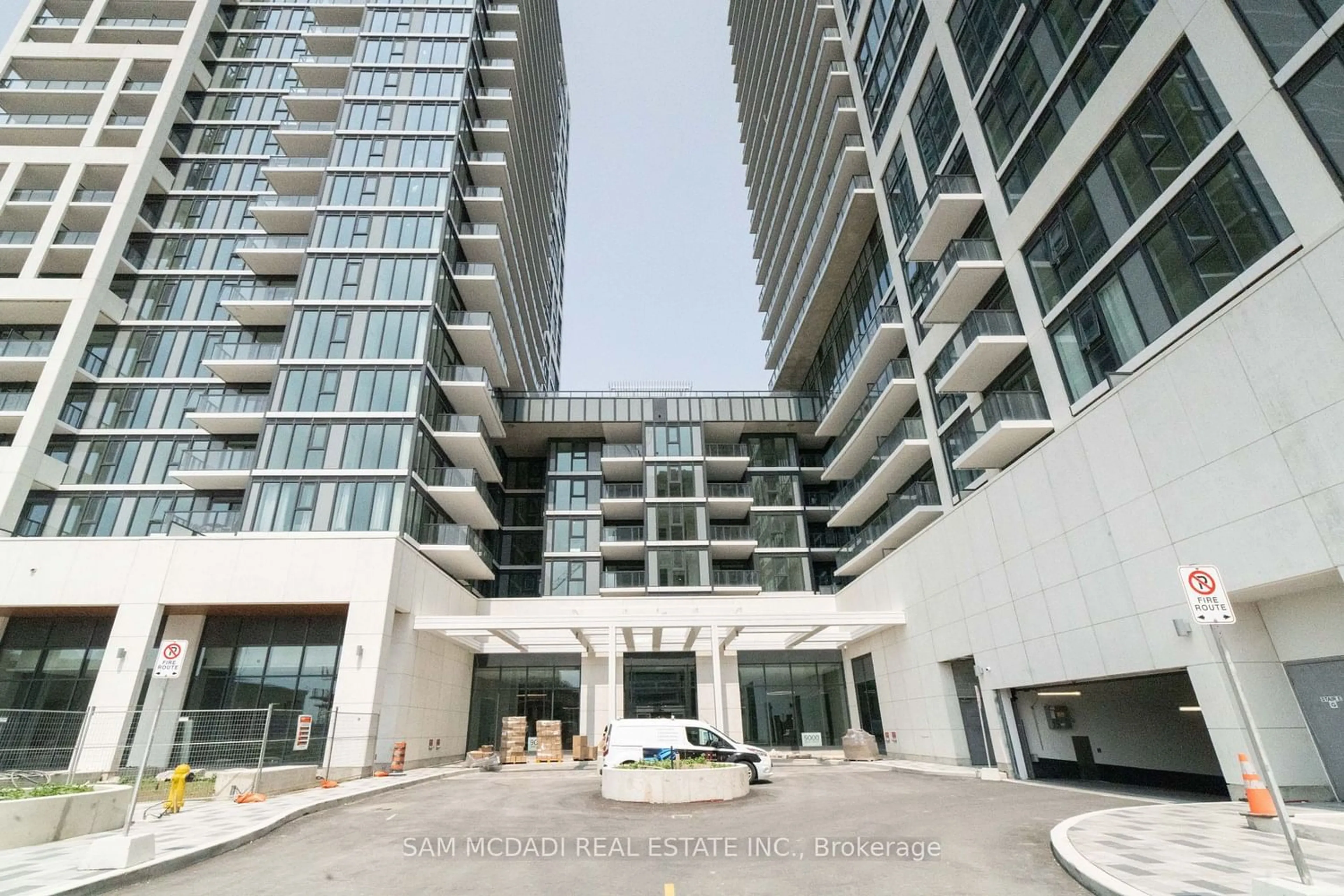 A pic from exterior of the house or condo for 9000 Jane St #216, Vaughan Ontario L4K 0A4