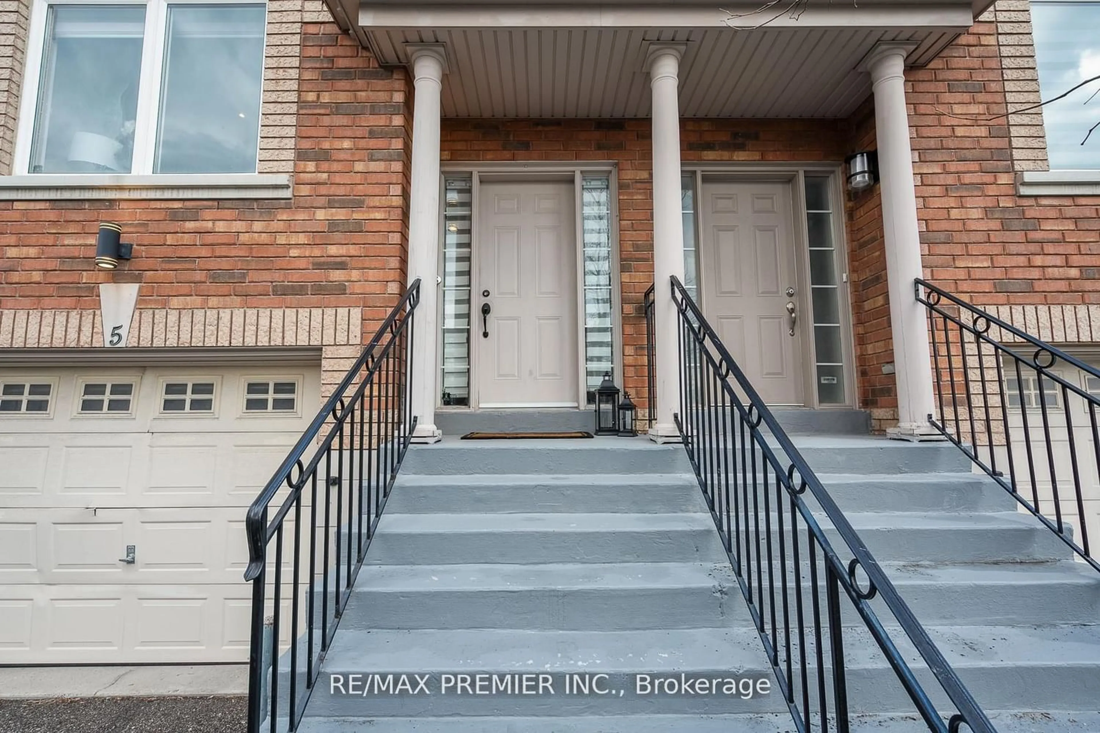 Home with brick exterior material for 8032 Kipling Ave #5, Vaughan Ontario L4L 2A1