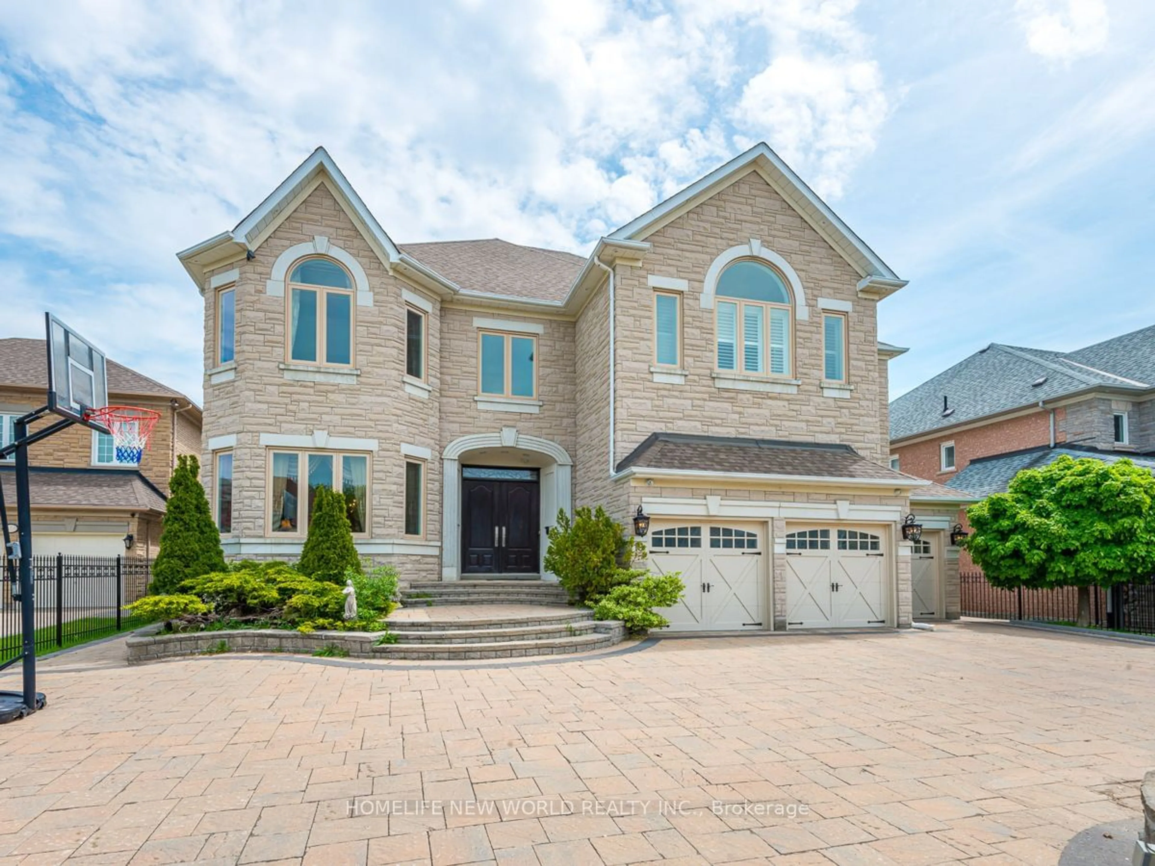 Home with brick exterior material for 19 Alessia Crt, Richmond Hill Ontario L4B 3Z5