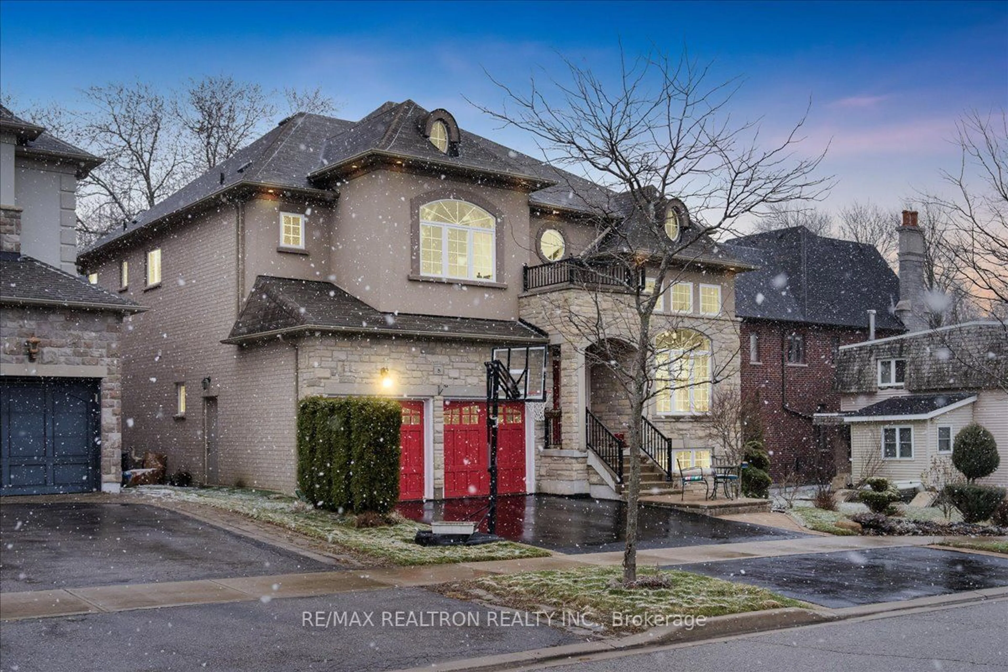 Frontside or backside of a home for 5 Westlea Ave, Richmond Hill Ontario L4E 3A5