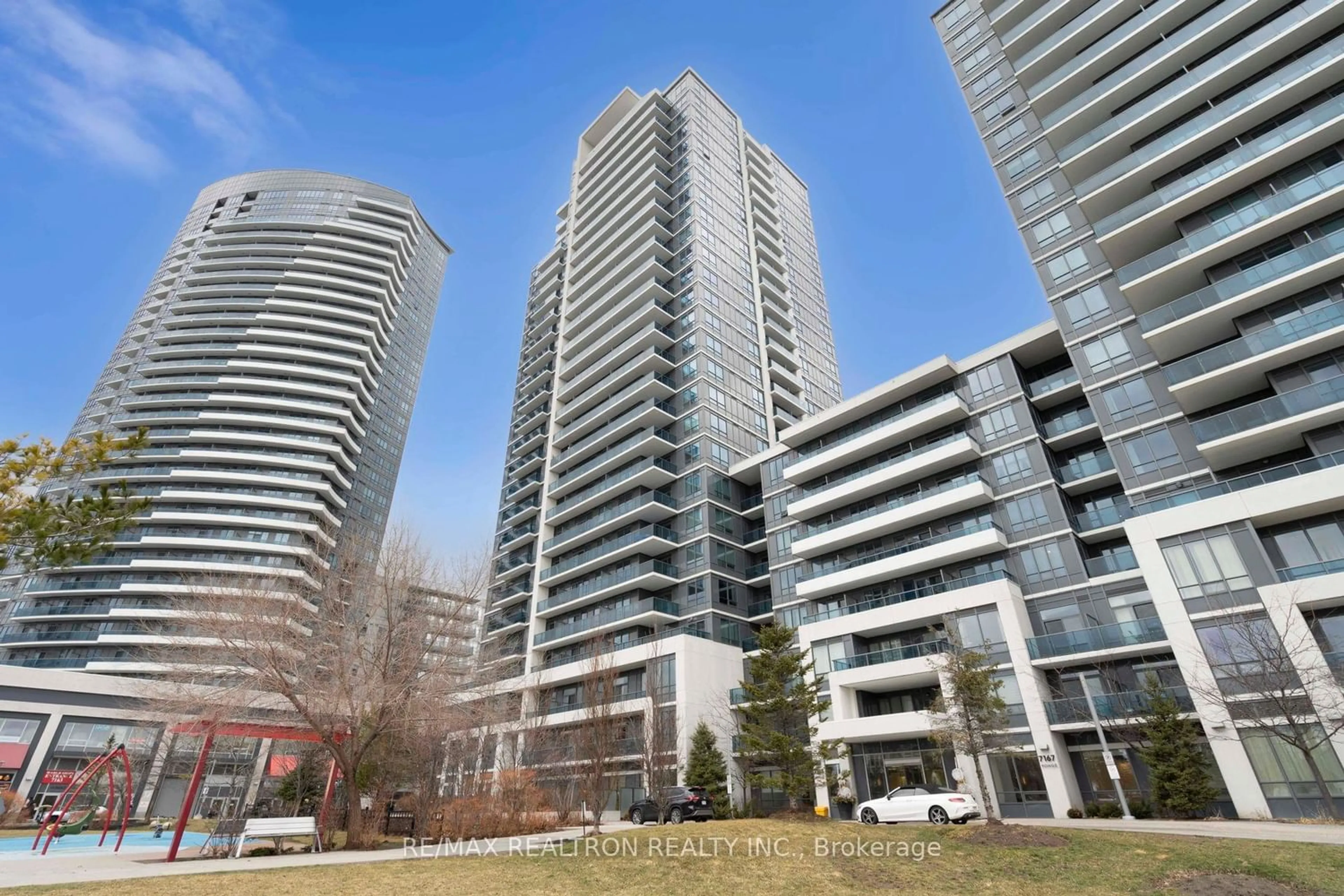 A pic from exterior of the house or condo for 7165 Yonge St #212, Markham Ontario L3T 0C9