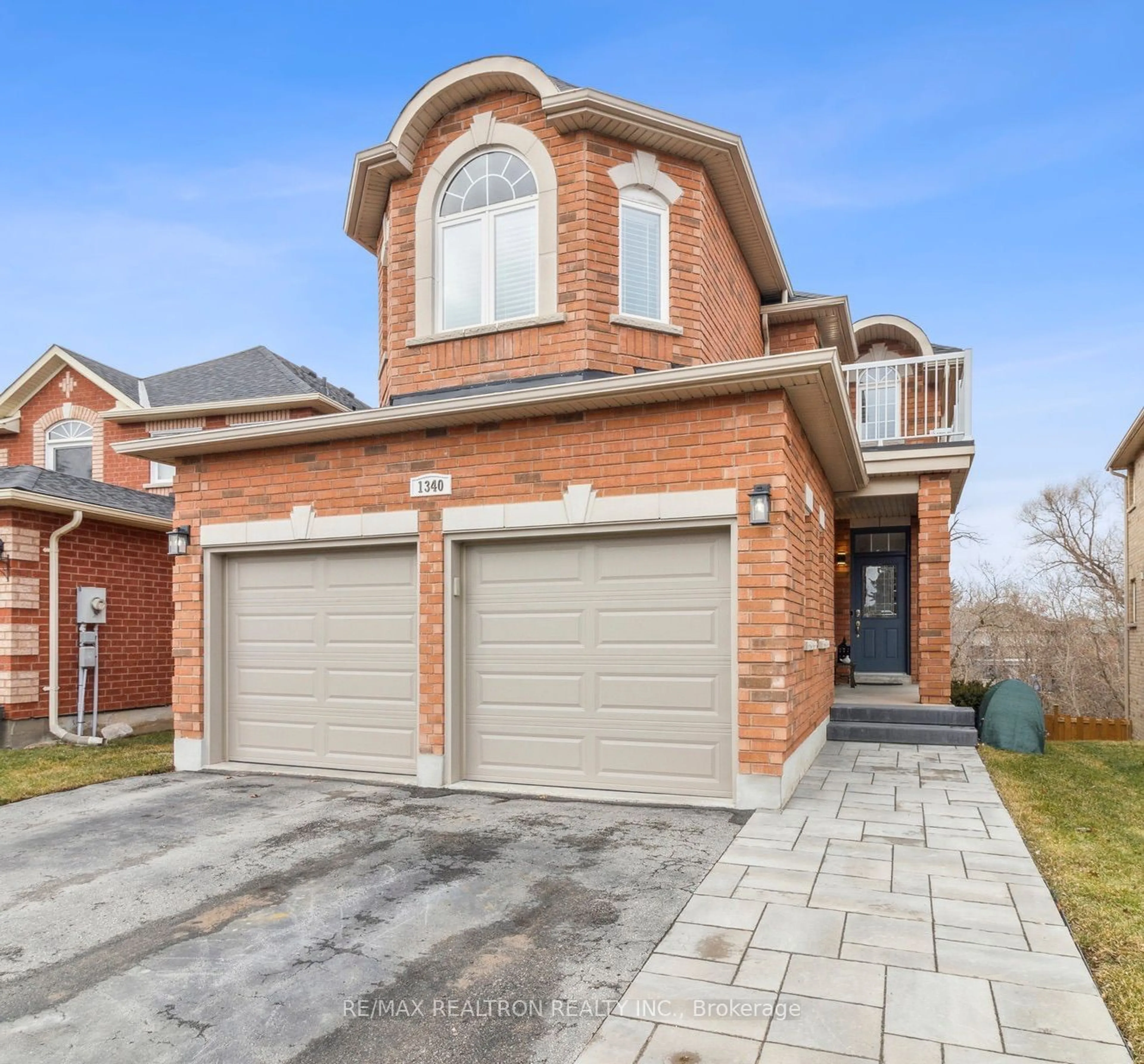 Home with brick exterior material for 1340 Fox Hill St, Innisfil Ontario L9S 4Y6