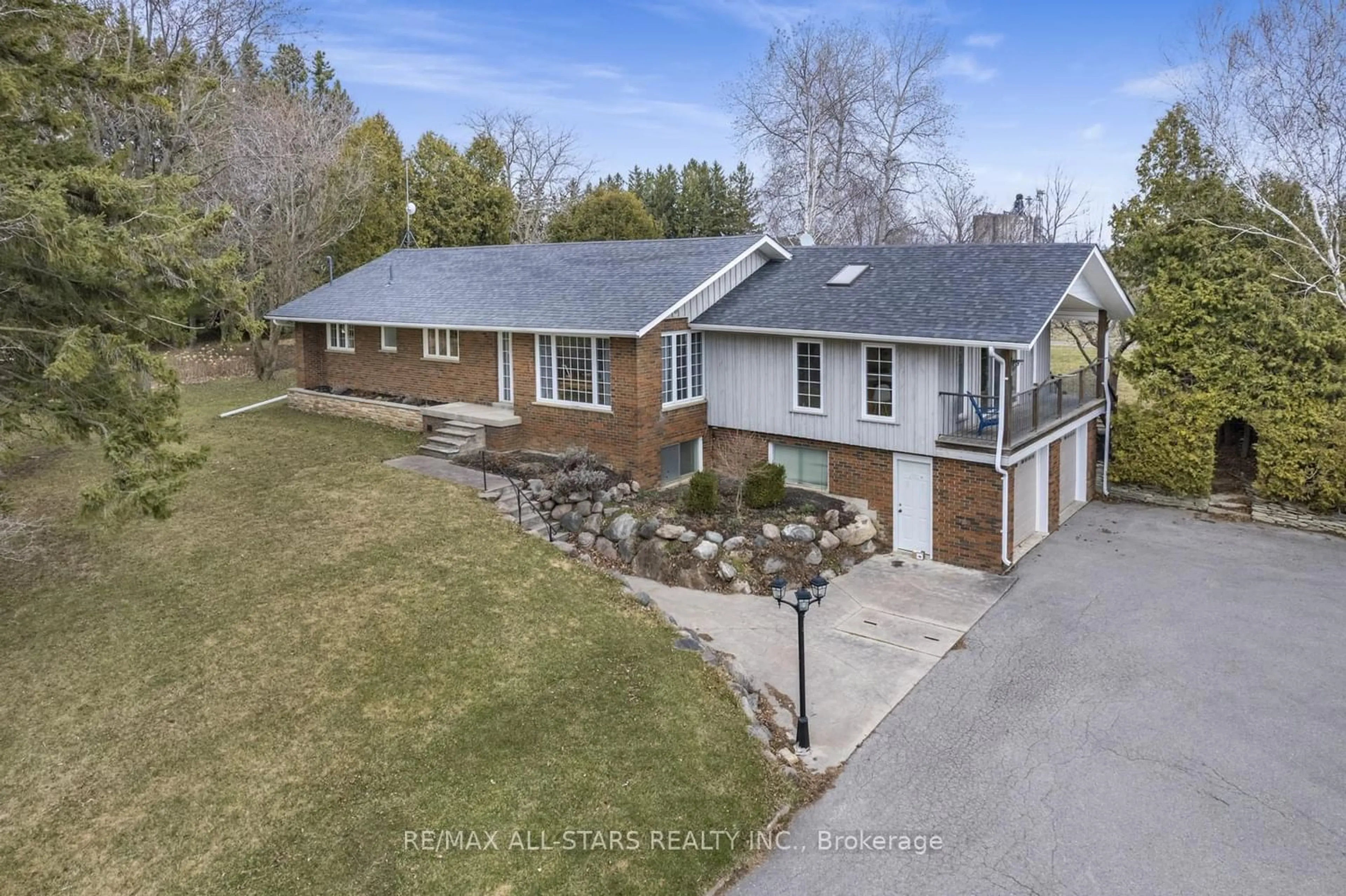 Frontside or backside of a home for 13557 Tenth Line, Whitchurch-Stouffville Ontario L4A 7X4