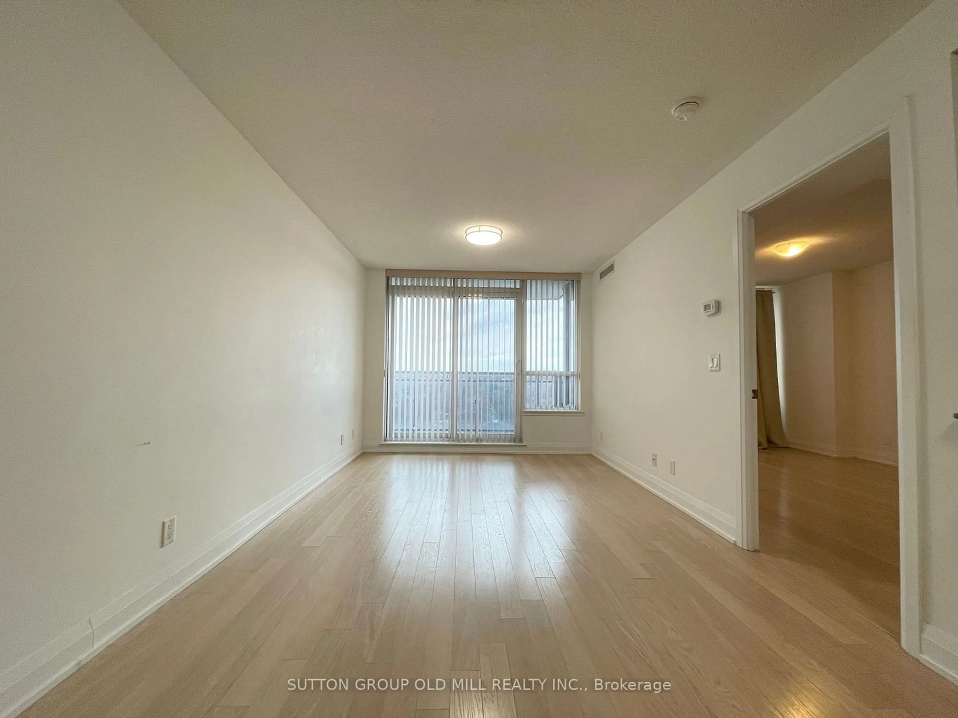 A pic of a room for 376 Highway 7 #927, Richmond Hill Ontario L4B 0C7