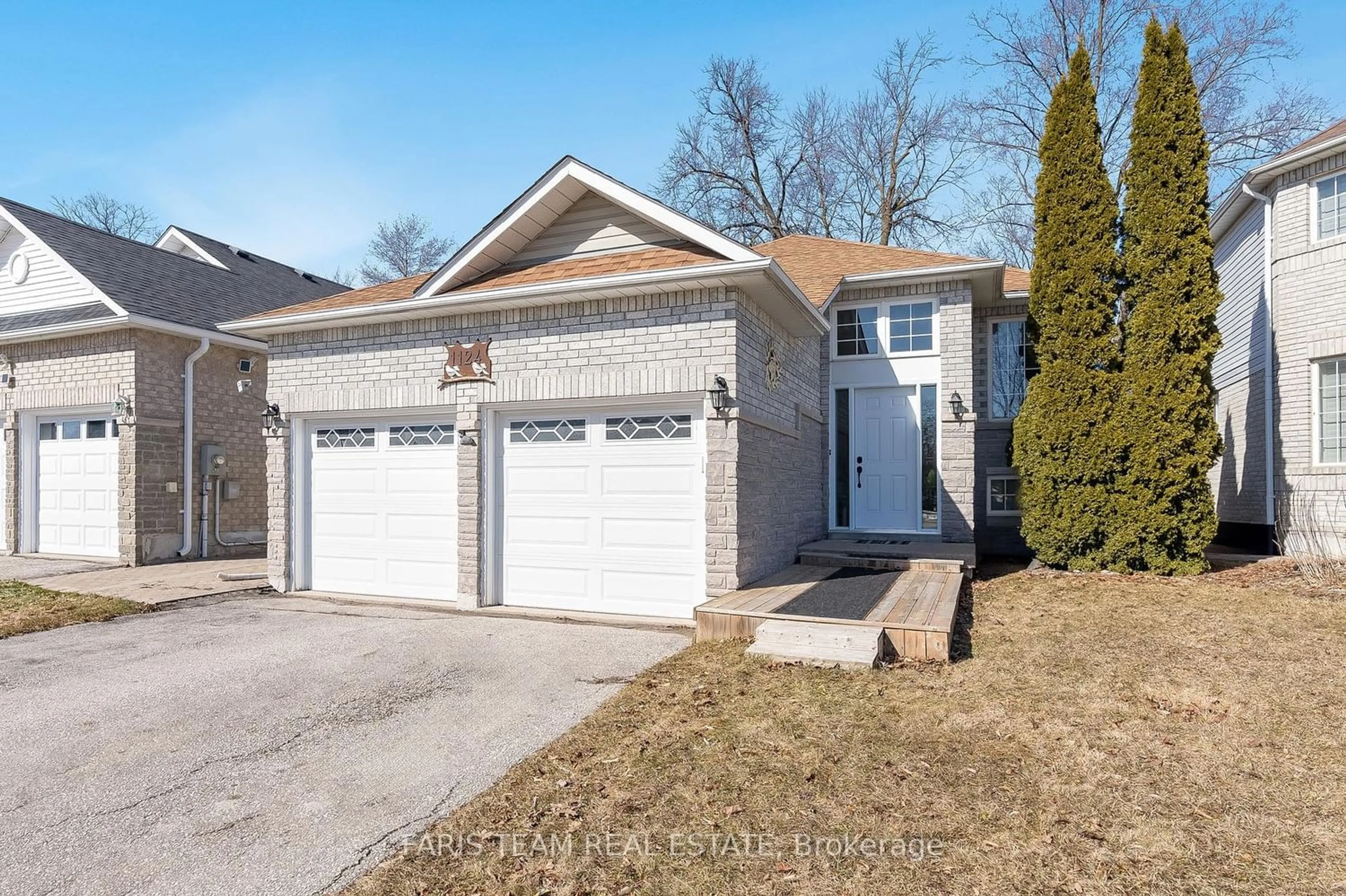 Home with unknown exterior material for 1124 Leslie Dr, Innisfil Ontario L9S 1T9