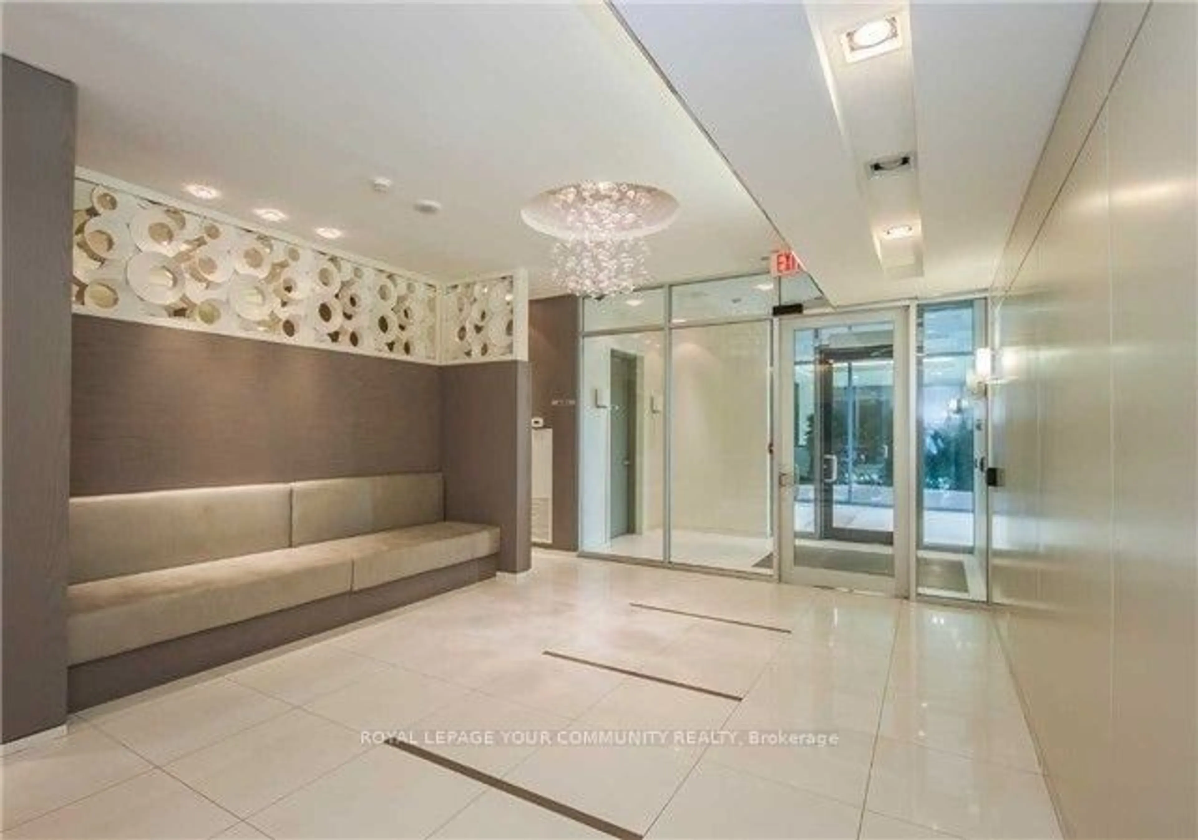 Indoor foyer for 9090 Yonge St #Lph 01, Richmond Hill Ontario L4C 0Z1