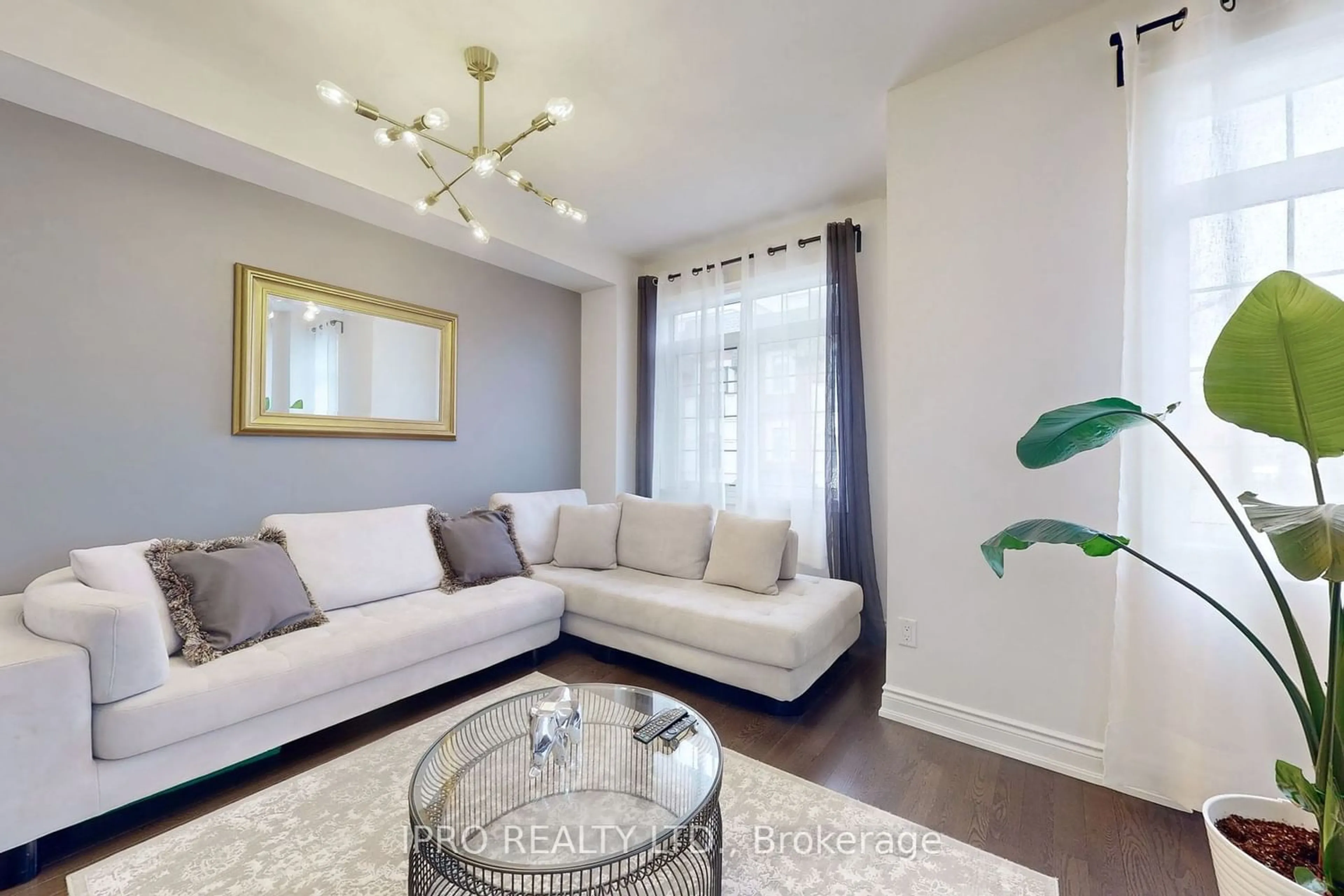 Living room for 1 Queen Mary Crt, Vaughan Ontario L4L 2P8