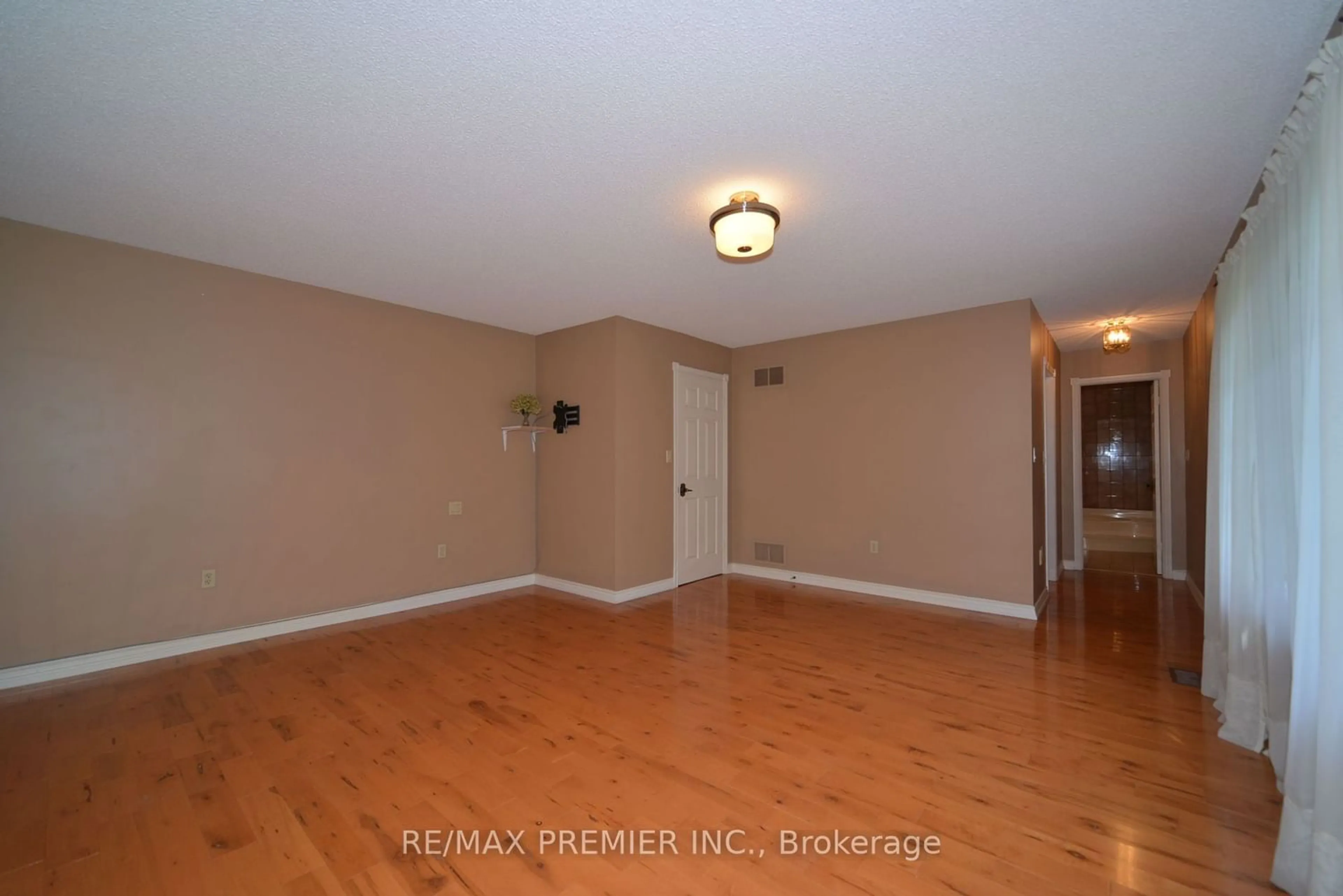 A pic of a room for 12301 Keele St, Vaughan Ontario L6A 2B3
