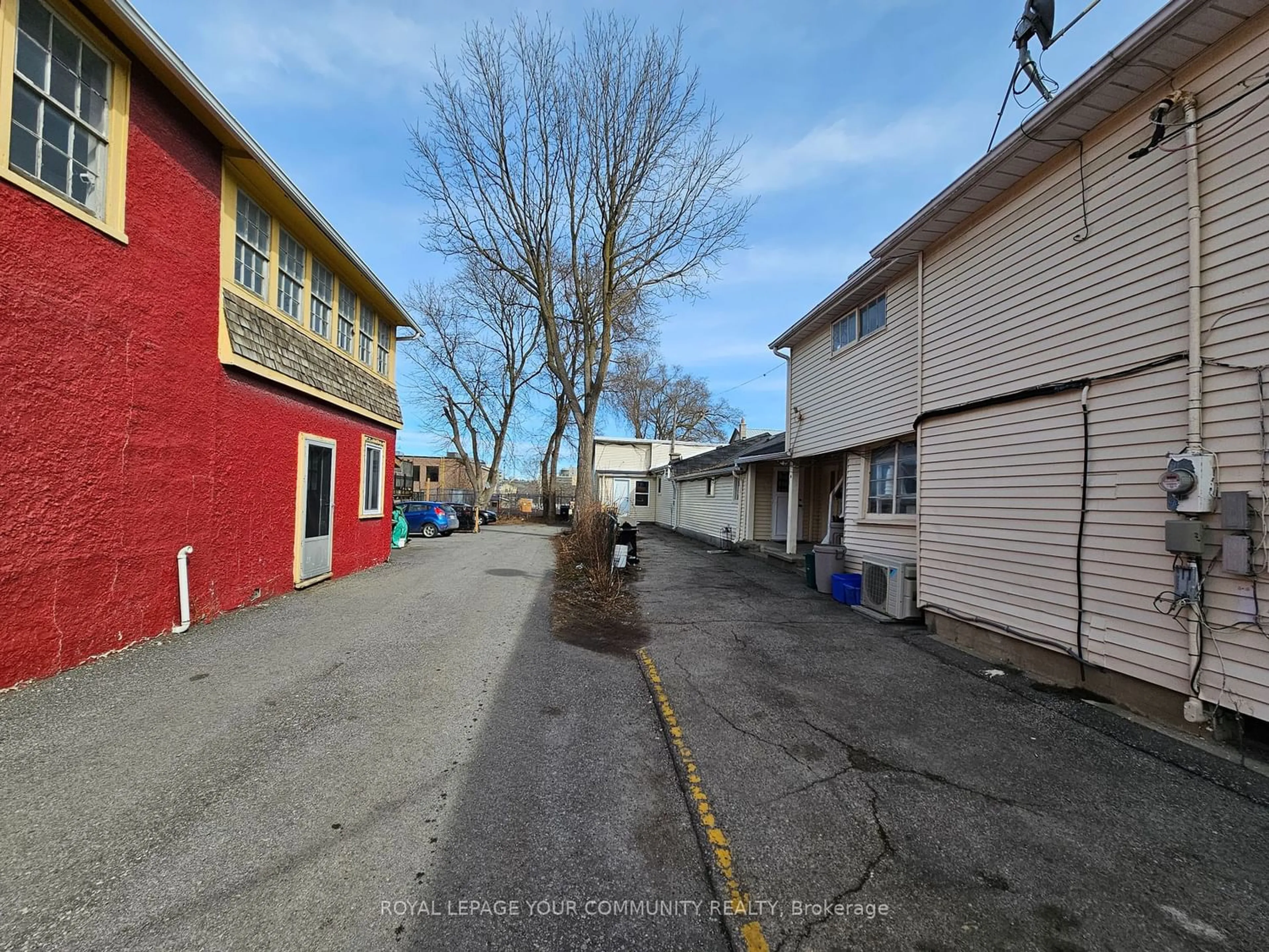 A view of a street for 13 Main St, Newmarket Ontario L3Y 3Y1