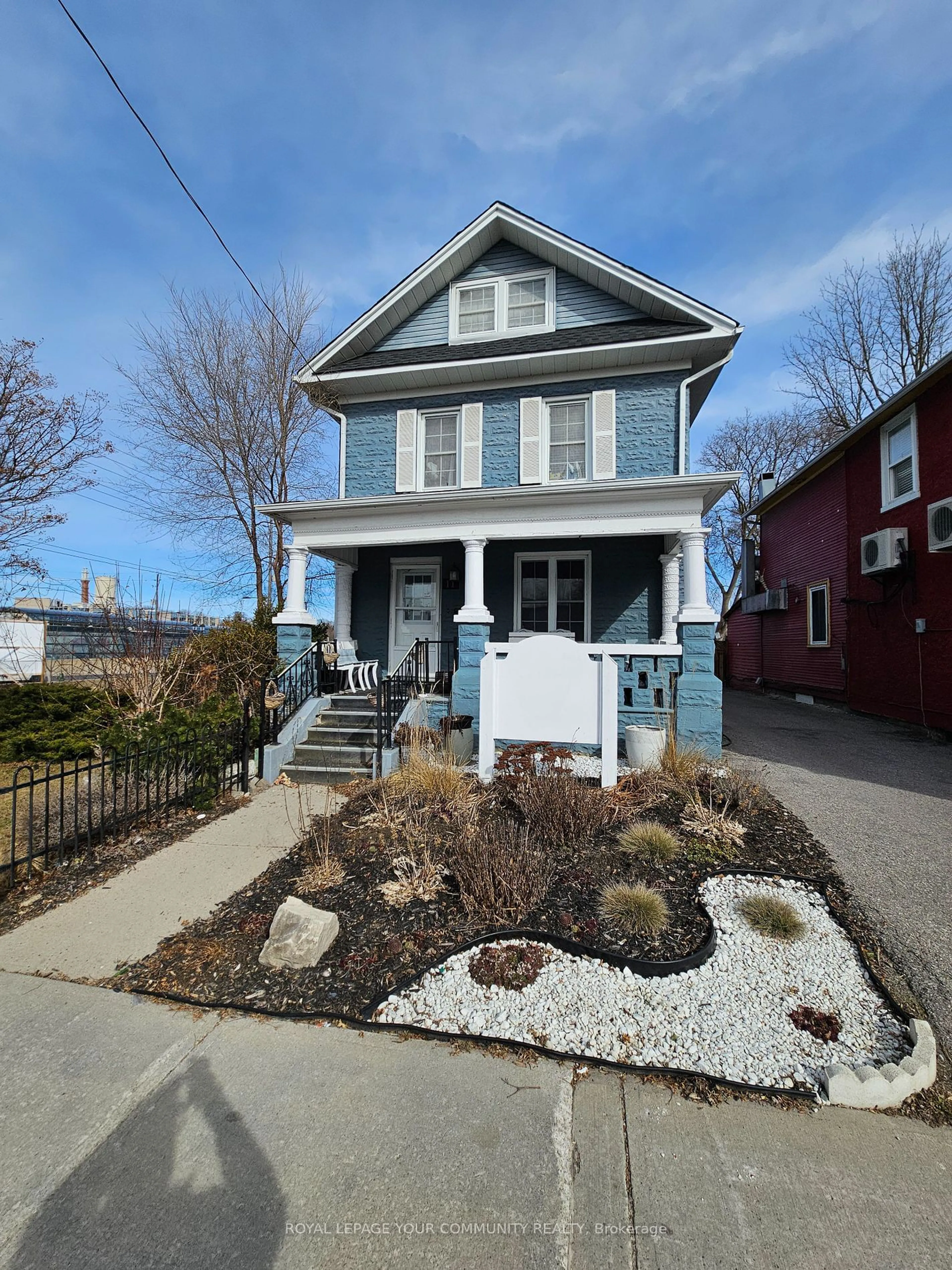 Unknown for 11 Main St, Newmarket Ontario L3Y 3Y1