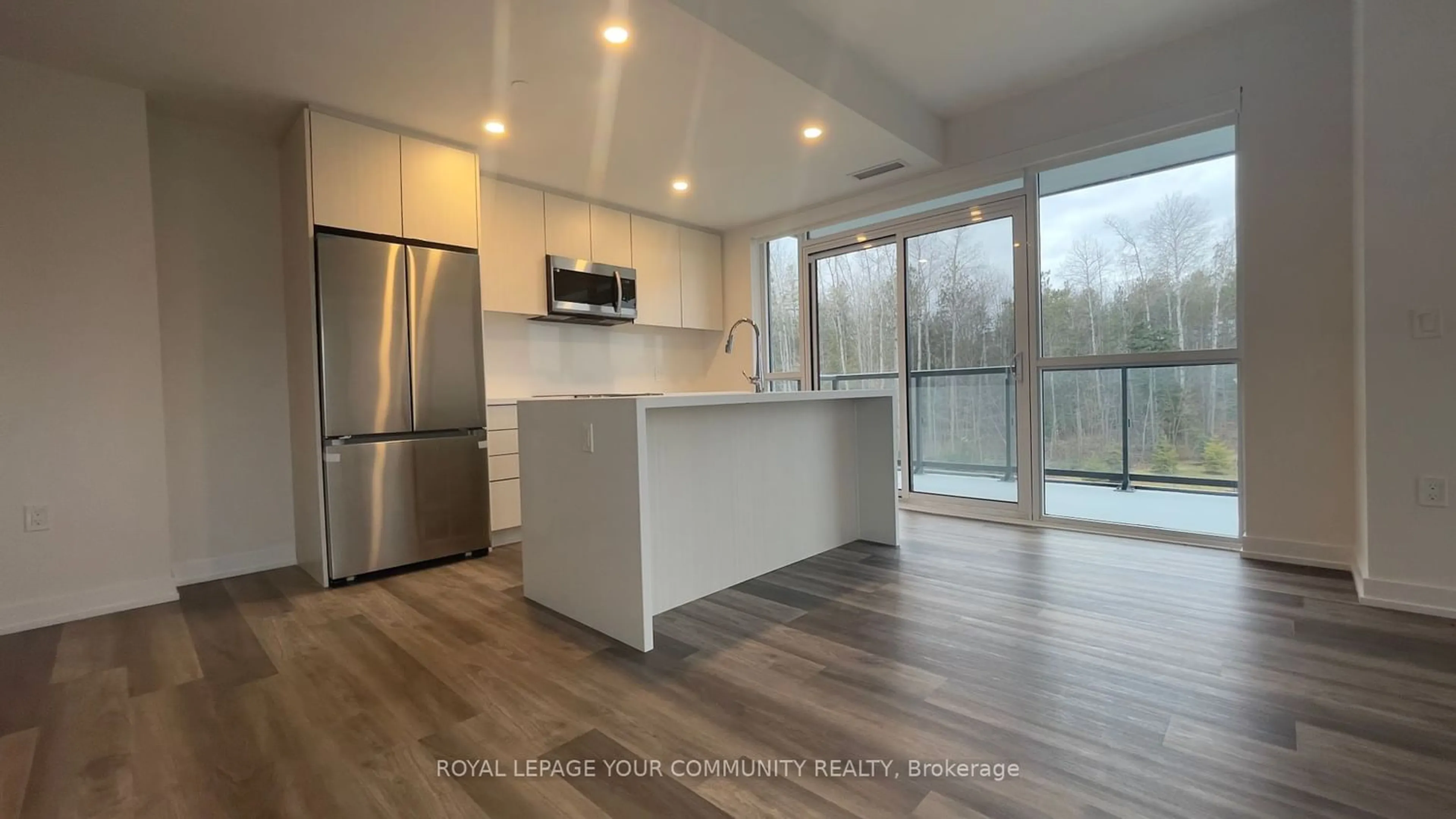 Contemporary kitchen for 415 Sea Ray Ave #351, Innisfil Ontario L9S 0R5