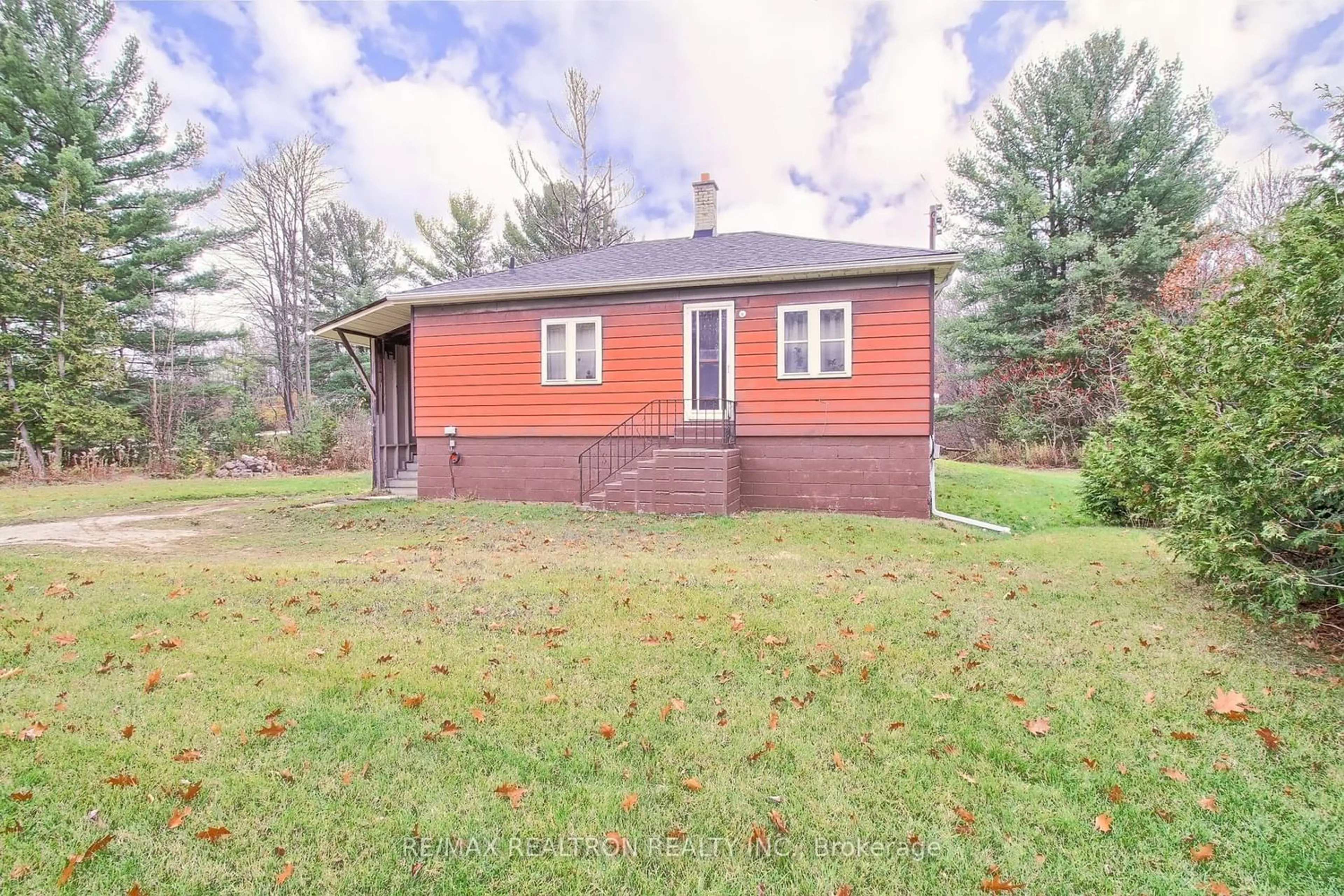 Cottage for 450 Queensville Sdrd, East Gwillimbury Ontario L9N 1A7