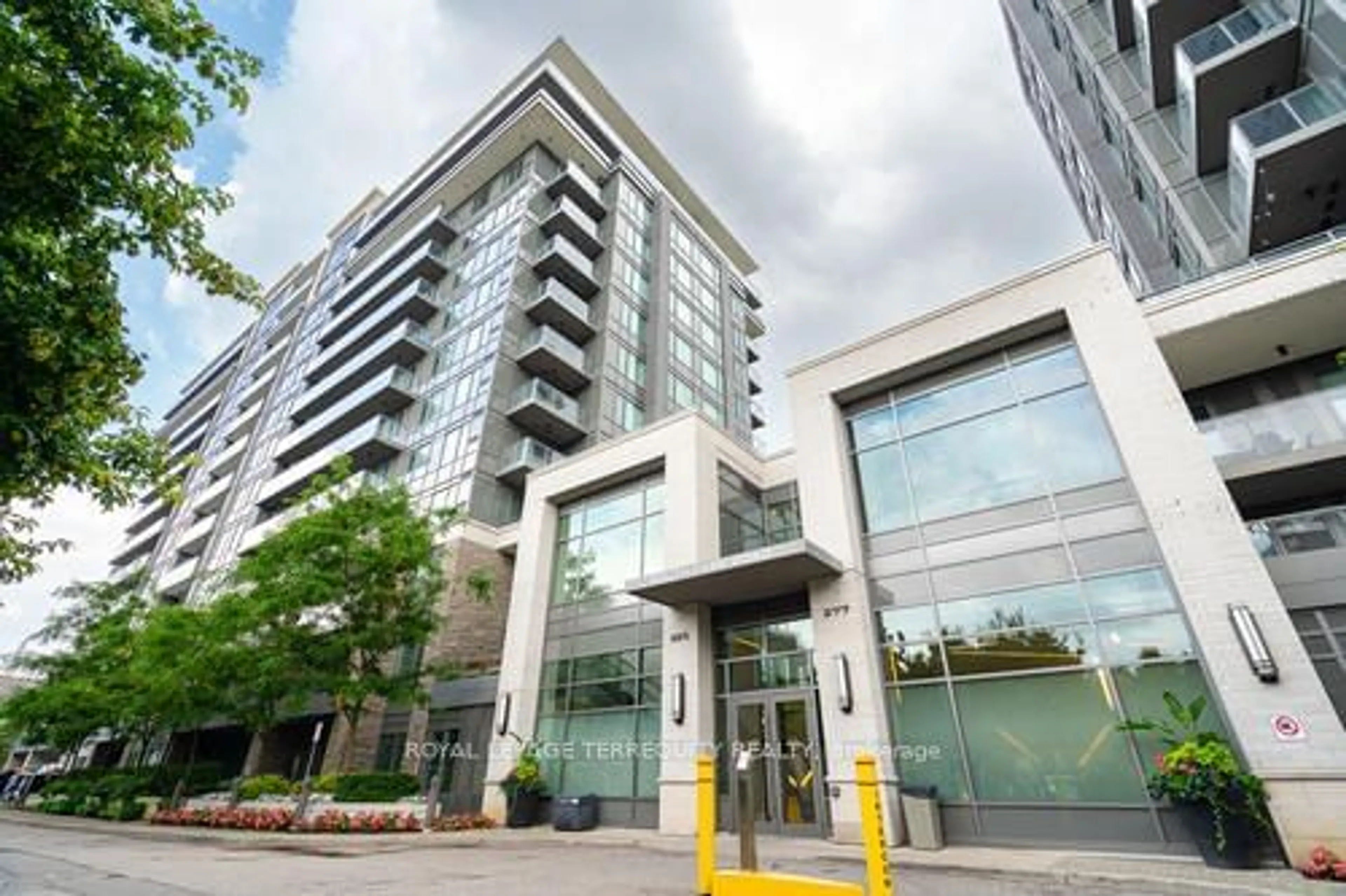 A pic from exterior of the house or condo for 325 South Park Rd #910, Markham Ontario L3T 0B8