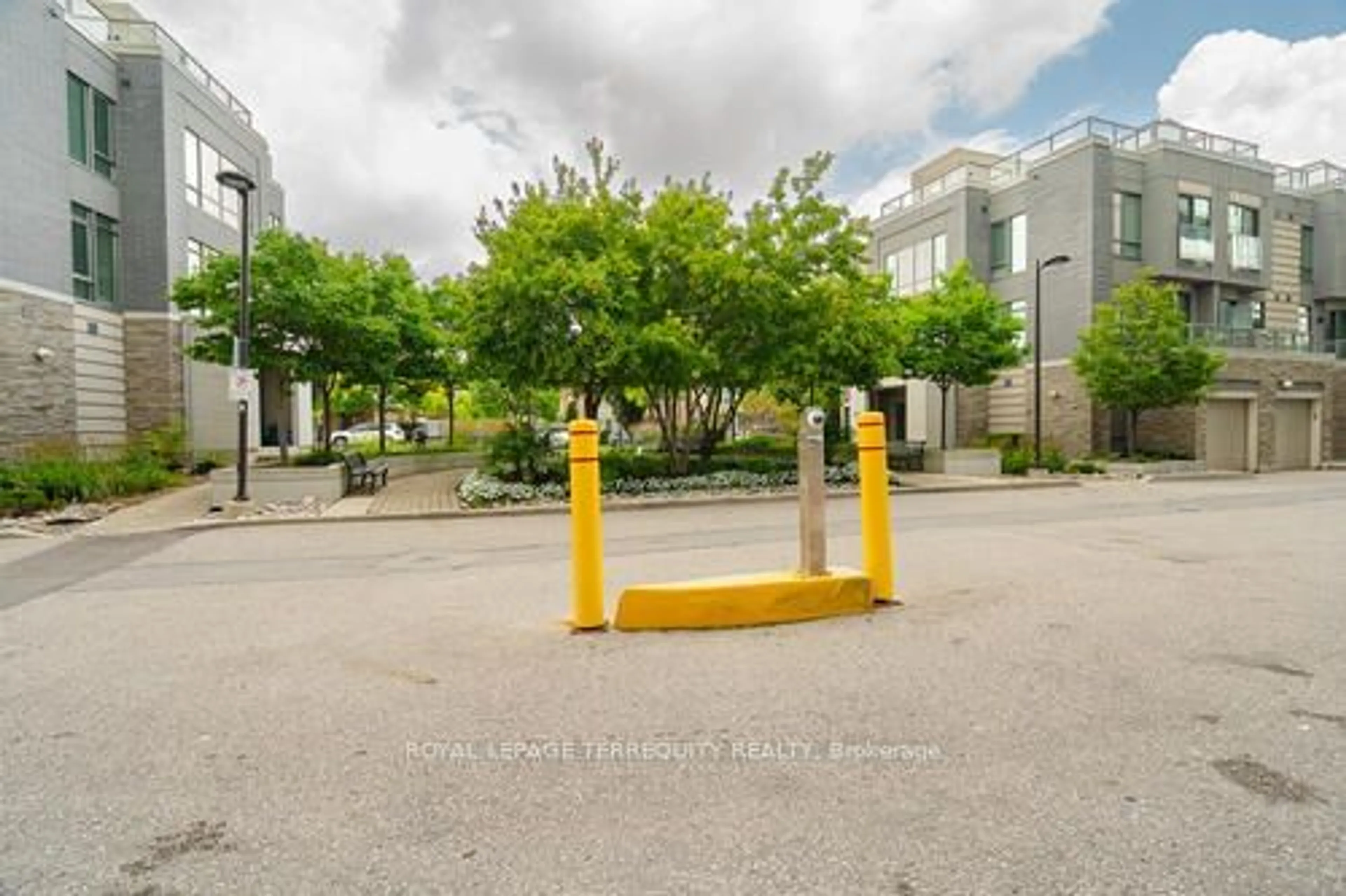 Street view for 325 South Park Rd #910, Markham Ontario L3T 0B8
