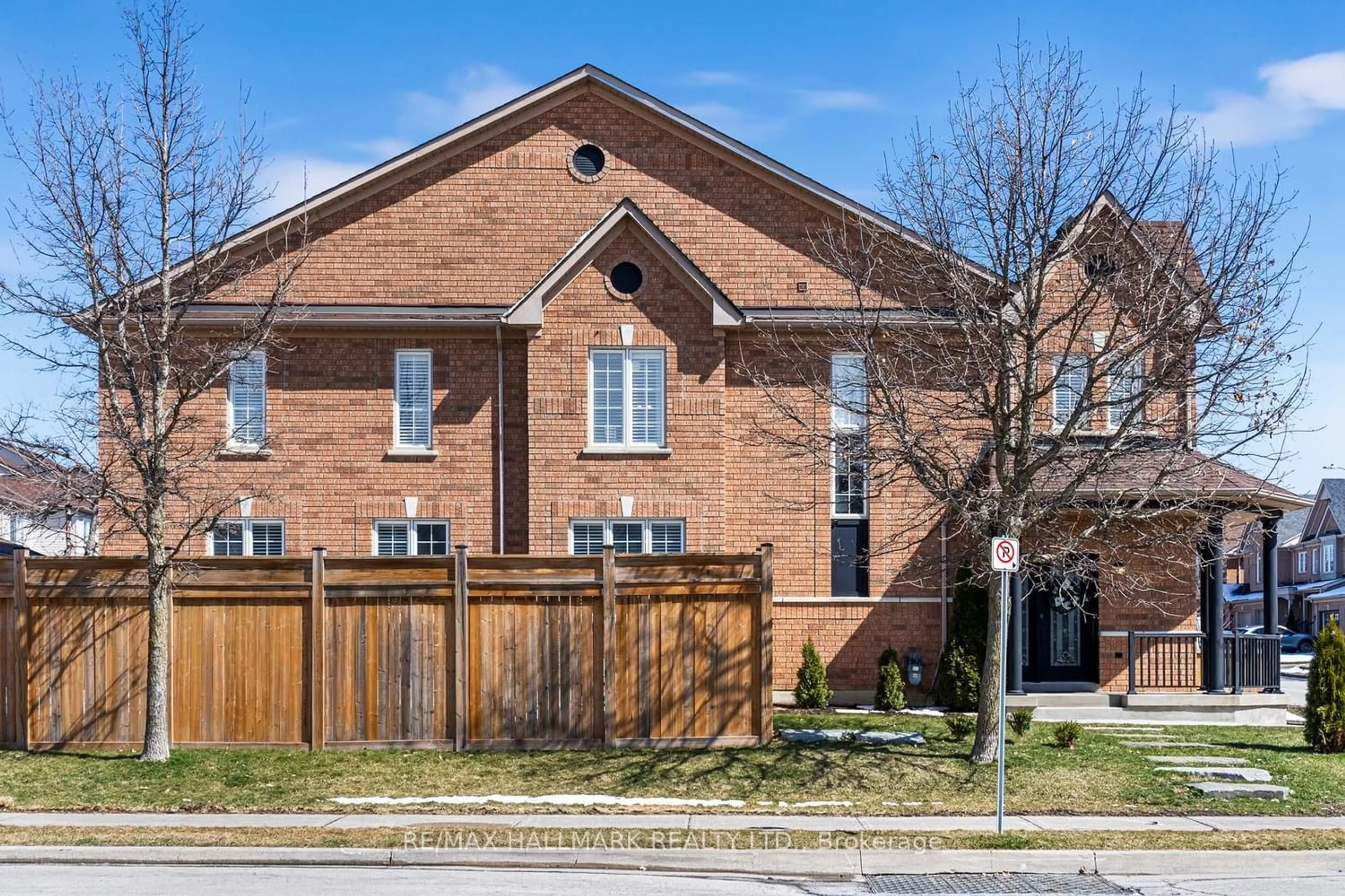 Home with brick exterior material for 2 Village Vista Way, Vaughan Ontario L6A 3S3