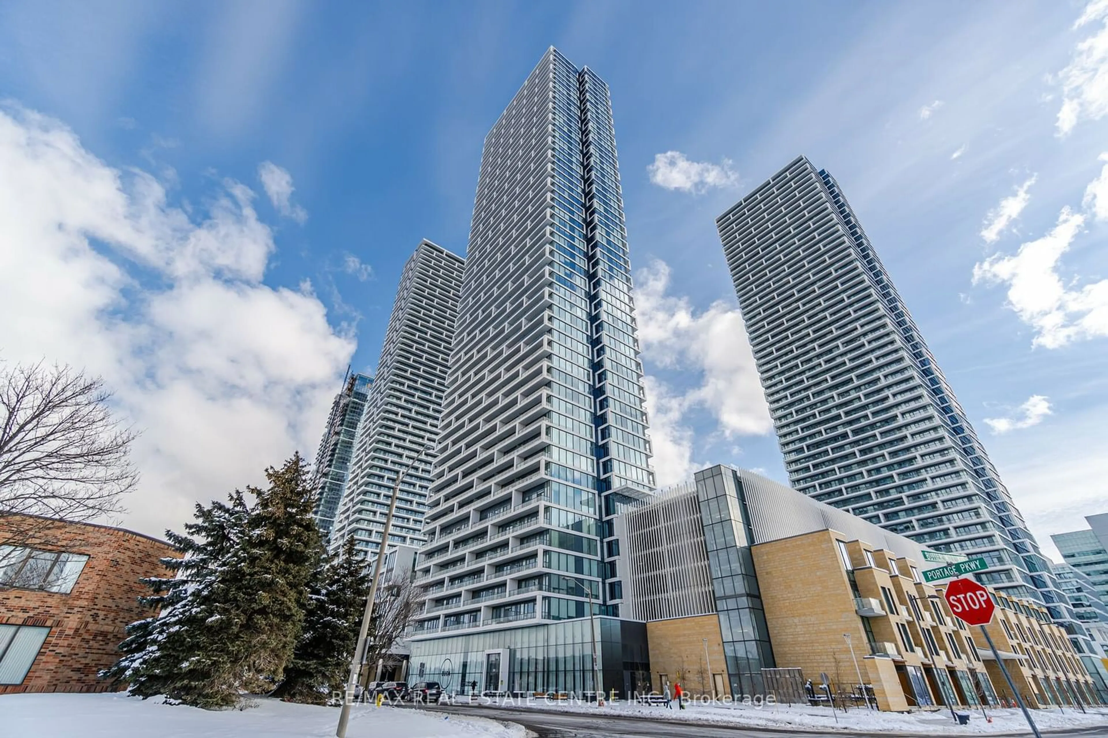 Outside view for 898 Portage Pkwy #1107, Vaughan Ontario L4K 2M7