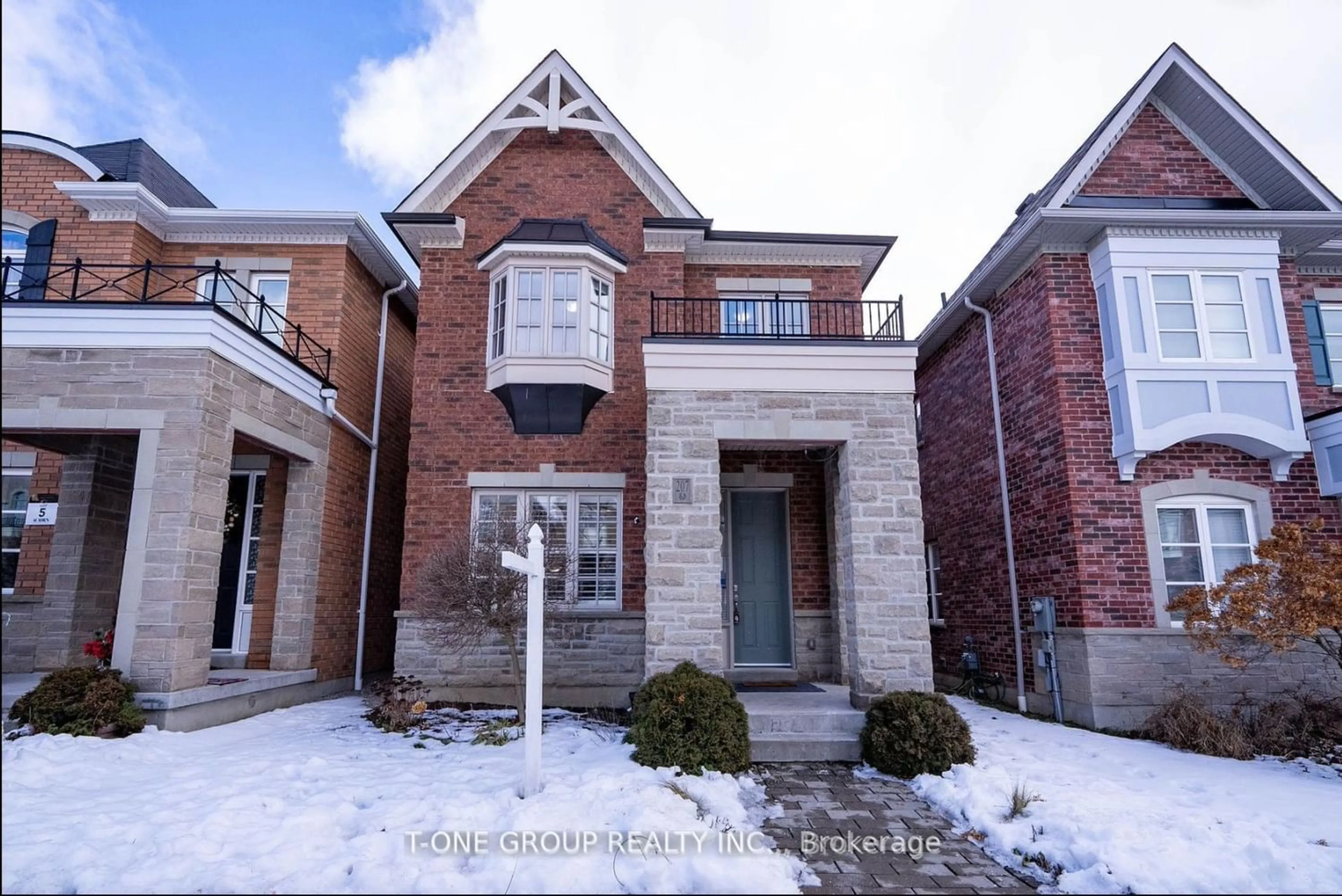 Home with brick exterior material for 207 Paradelle Dr, Richmond Hill Ontario L4E 1B8