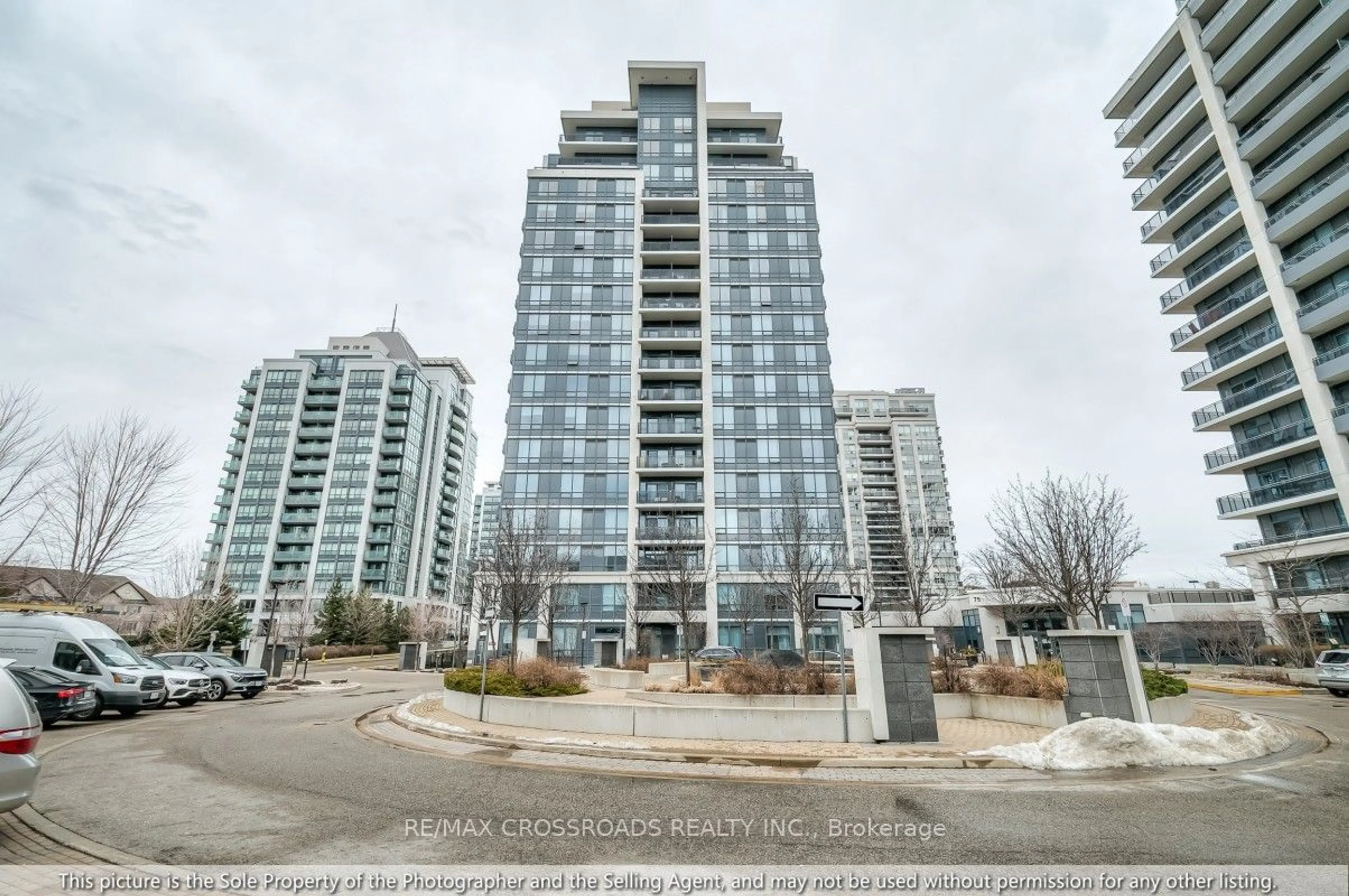 A pic from exterior of the house or condo for 75 North Park Rd #602, Vaughan Ontario L4J 0H8