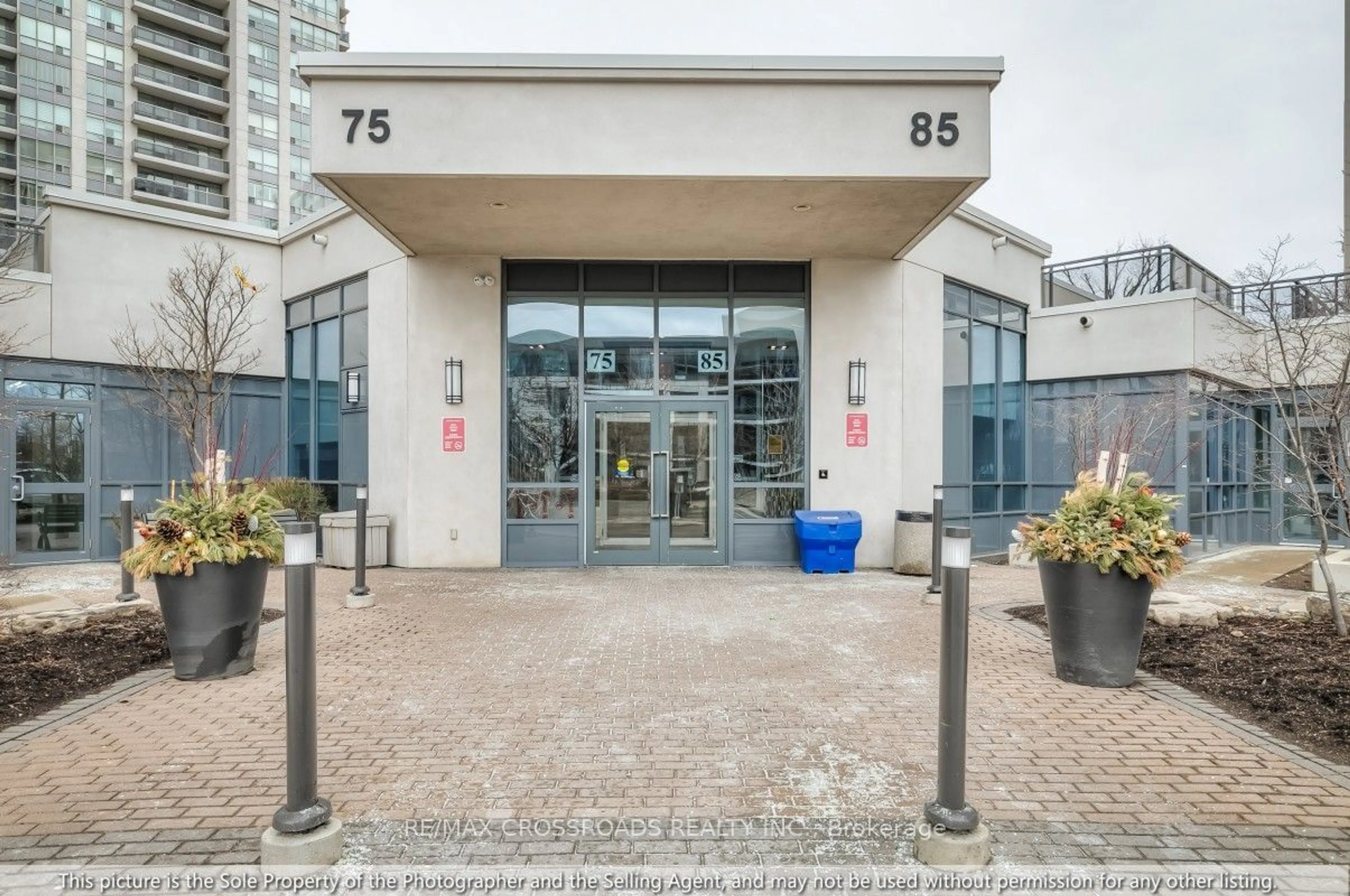 Indoor foyer for 75 North Park Rd #602, Vaughan Ontario L4J 0H8