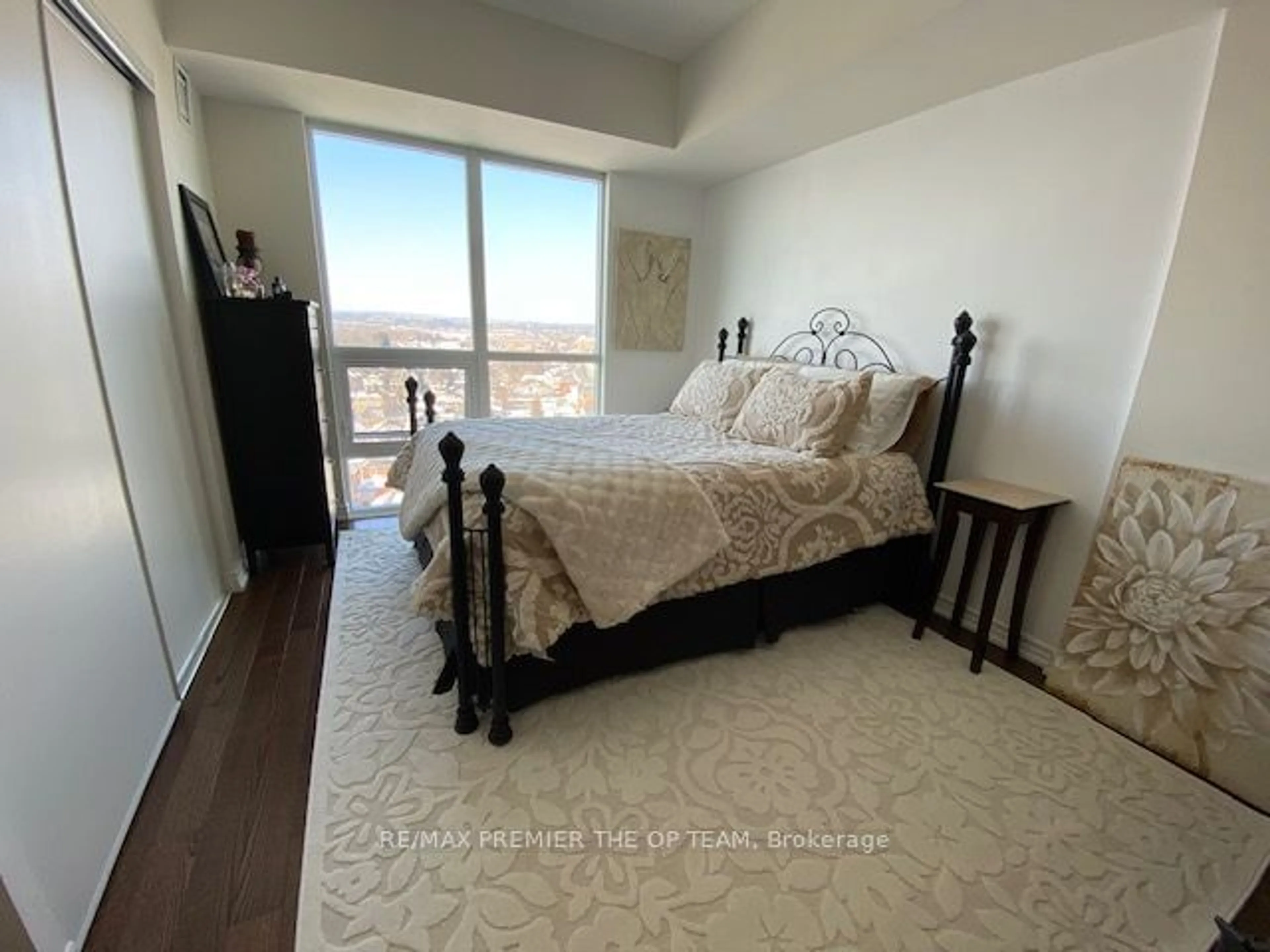 A pic of a room for 7730 Kipling Ave #1203, Vaughan Ontario L4L 1Y9